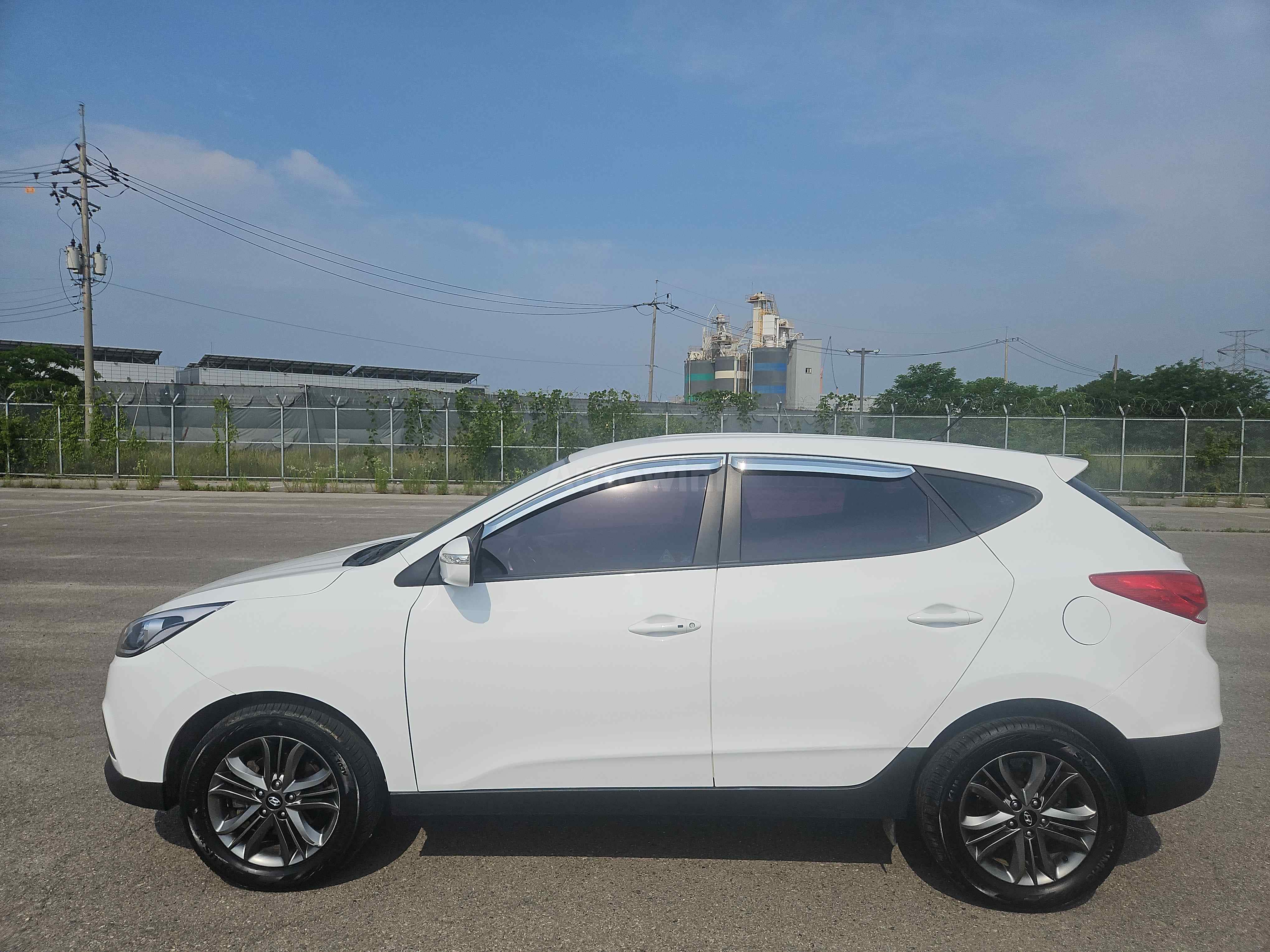 2014 HYUNDAI TUCSON VIN: KMHJT81VBEU890205