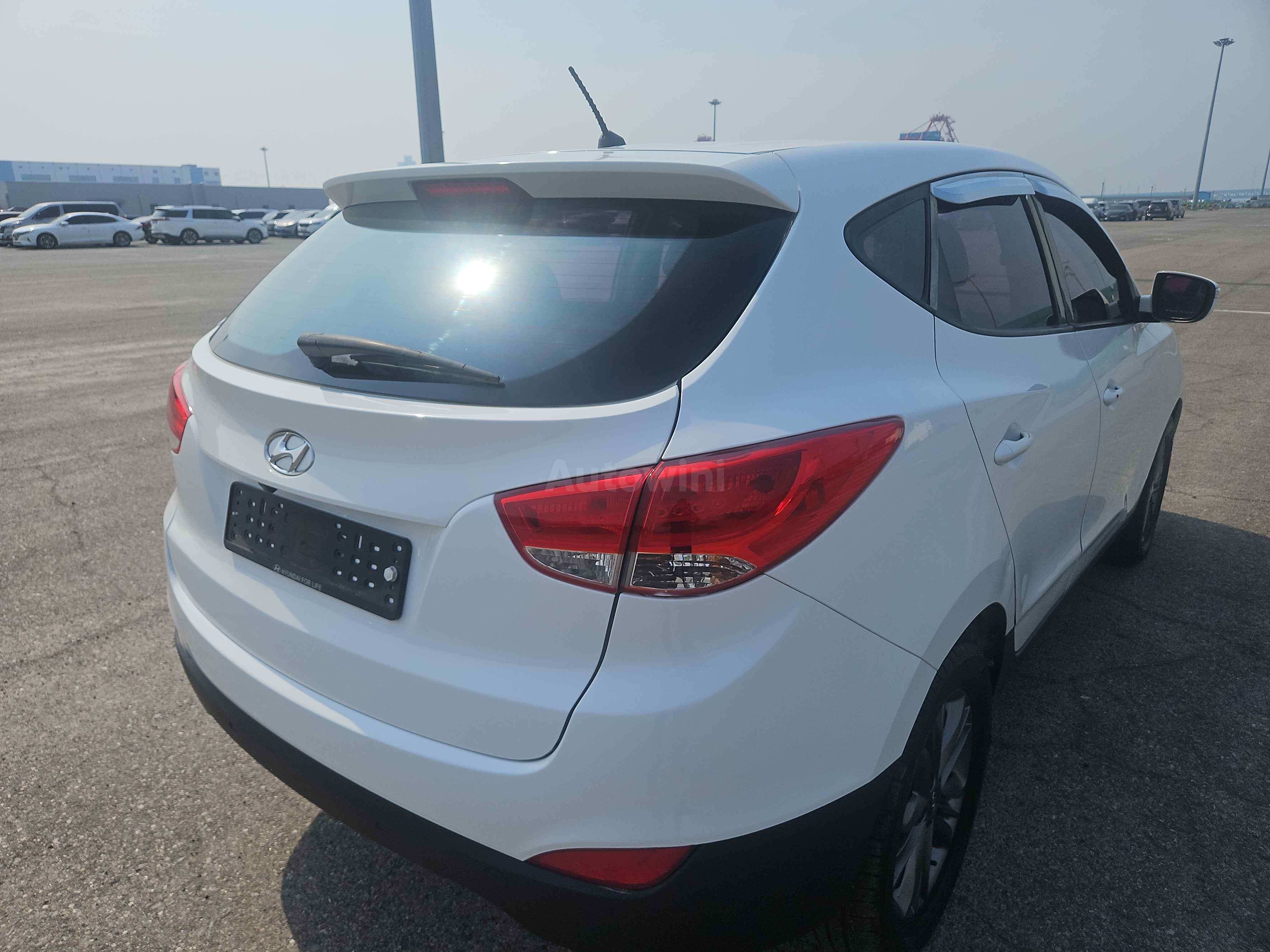 2014 HYUNDAI TUCSON VIN: KMHJT81VBEU890205