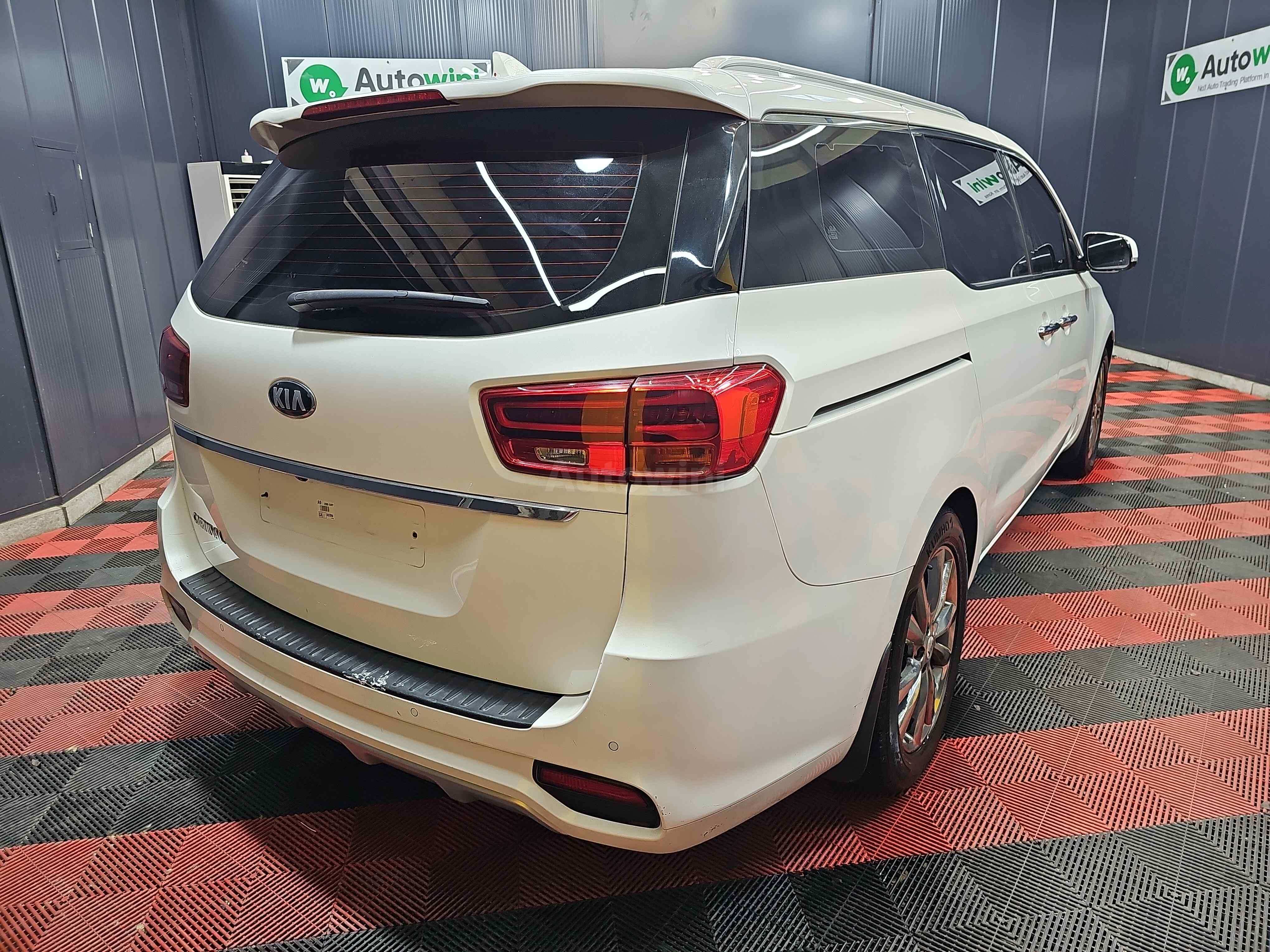 2019 KIA CARNIVAL VIN: KNAMC81ABKS524792
