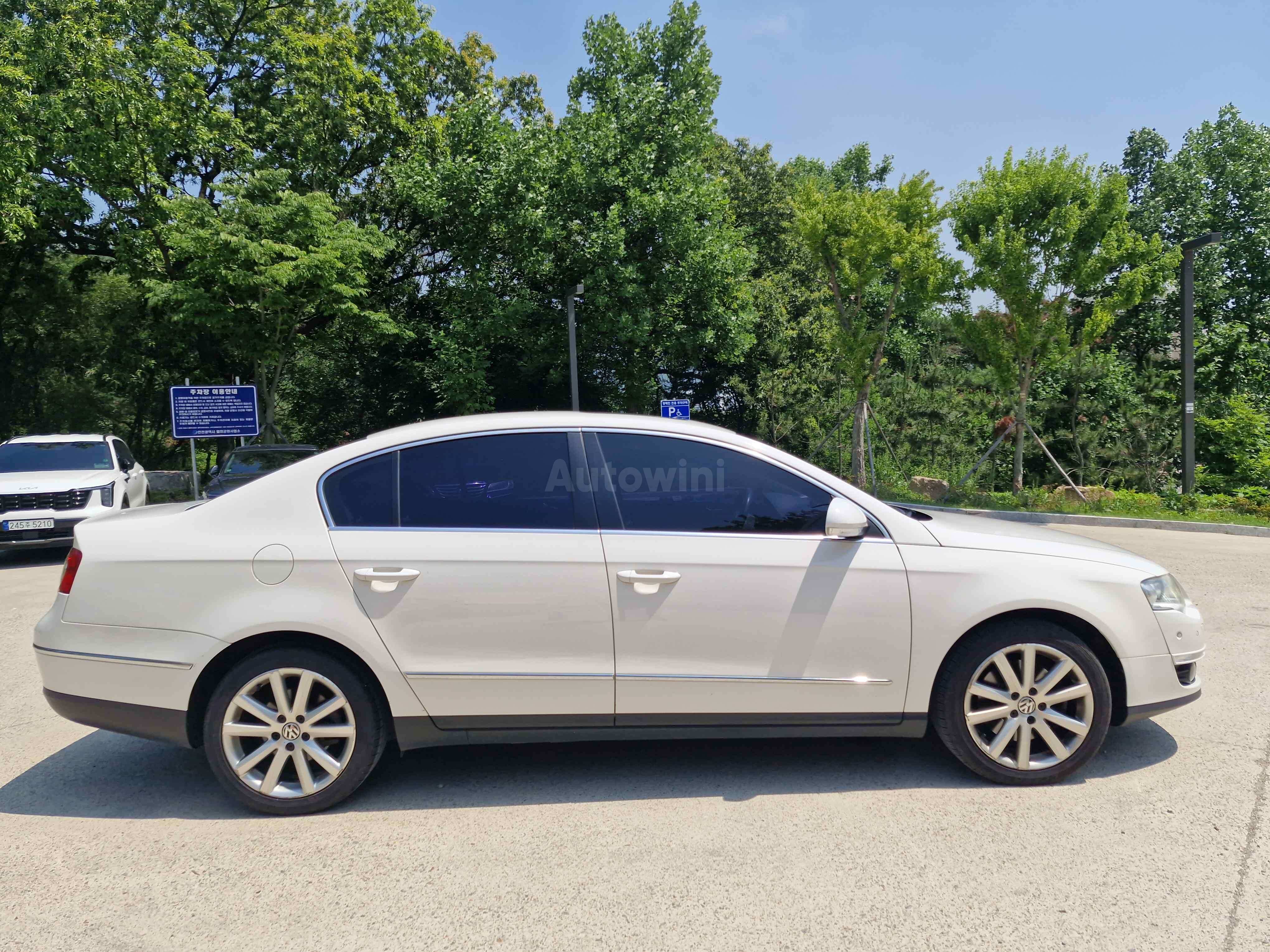 2011 VOLKSWAGEN PASSAT VIN: WVWZZZ3CZBP004828