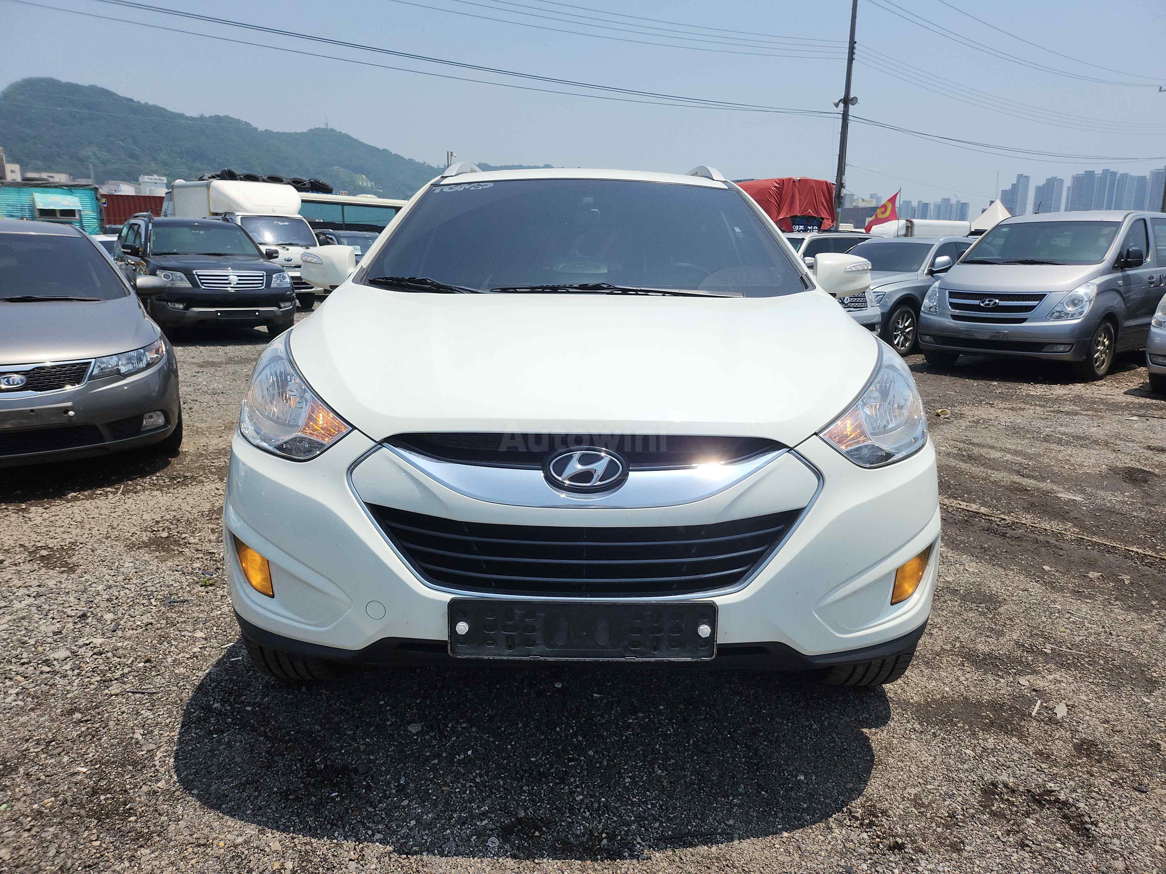2011 HYUNDAI TUCSON VIN: KMHJU81VBBU095853