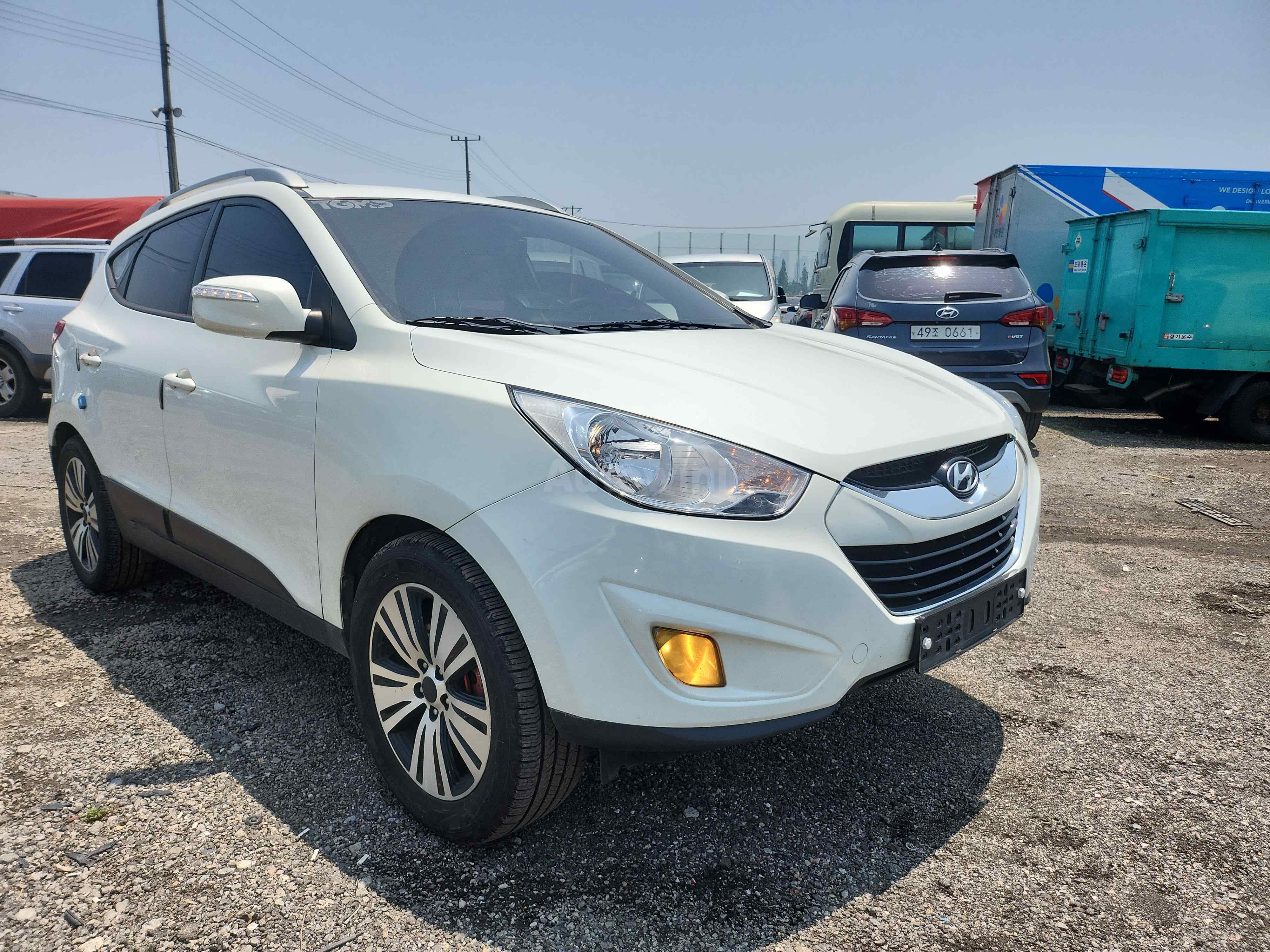 2011 HYUNDAI TUCSON VIN: KMHJU81VBBU095853