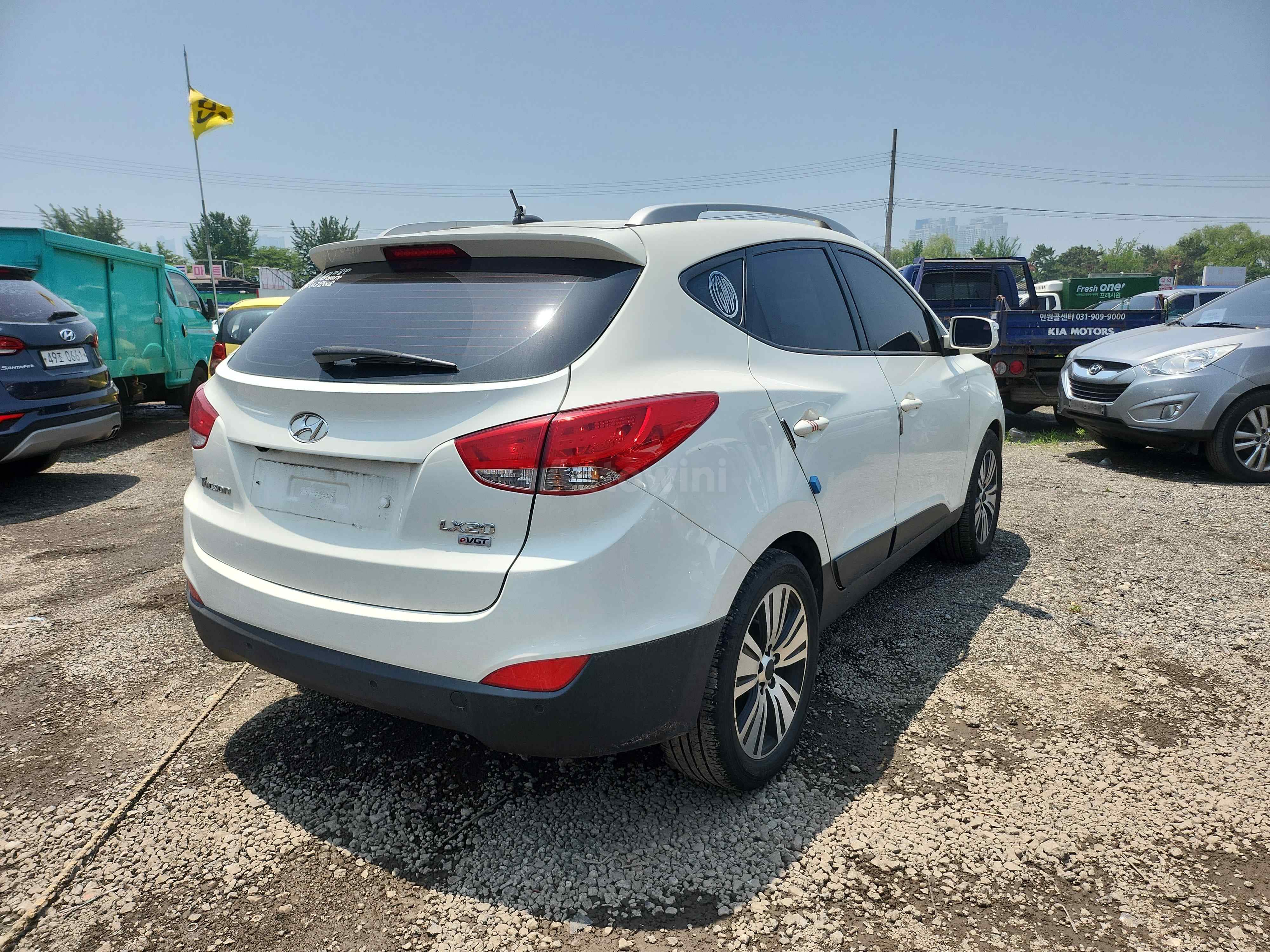 2011 HYUNDAI TUCSON VIN: KMHJU81VBBU095853