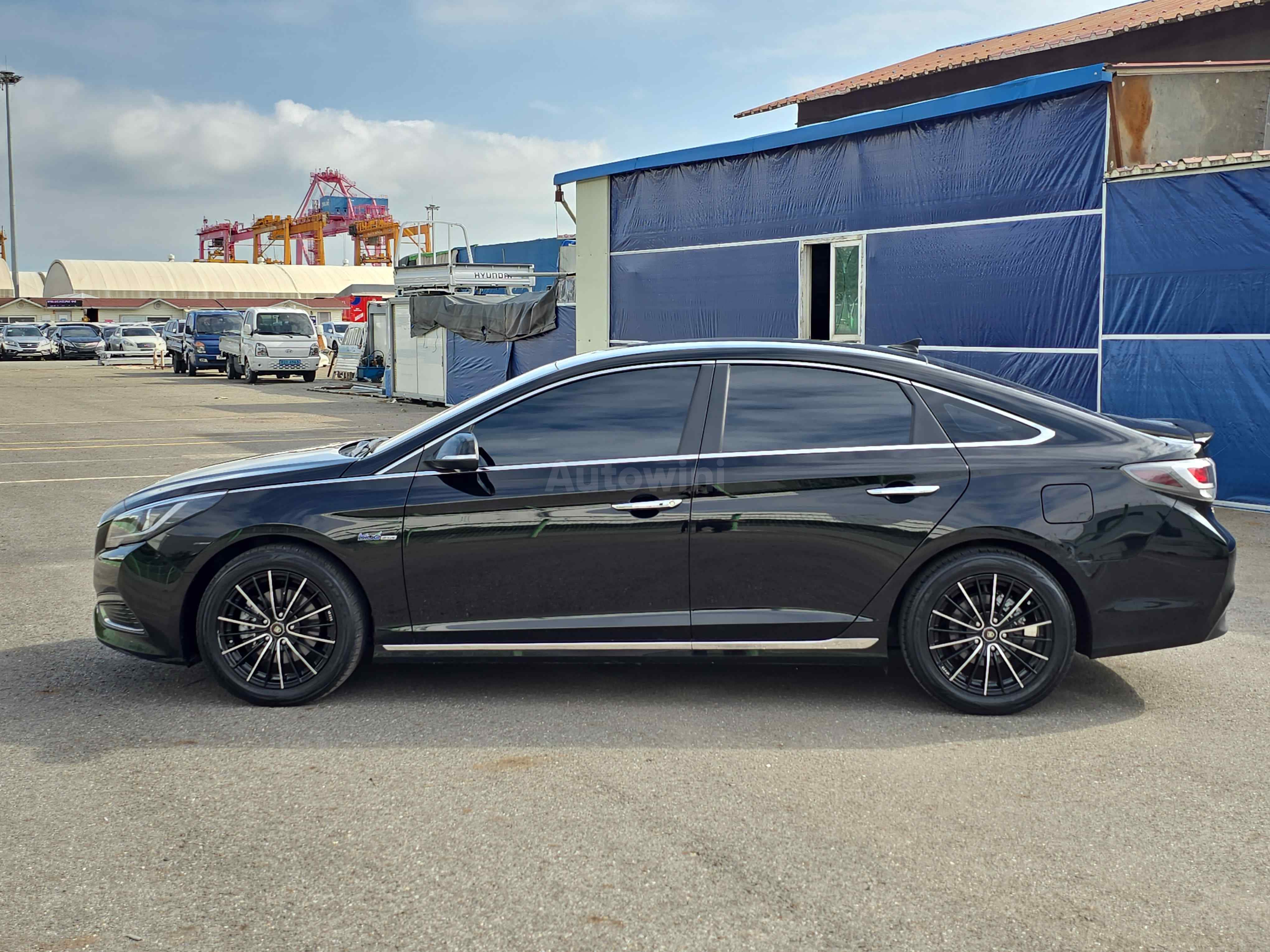 2015 HYUNDAI SONATA VIN: KMHE3411BFA003618