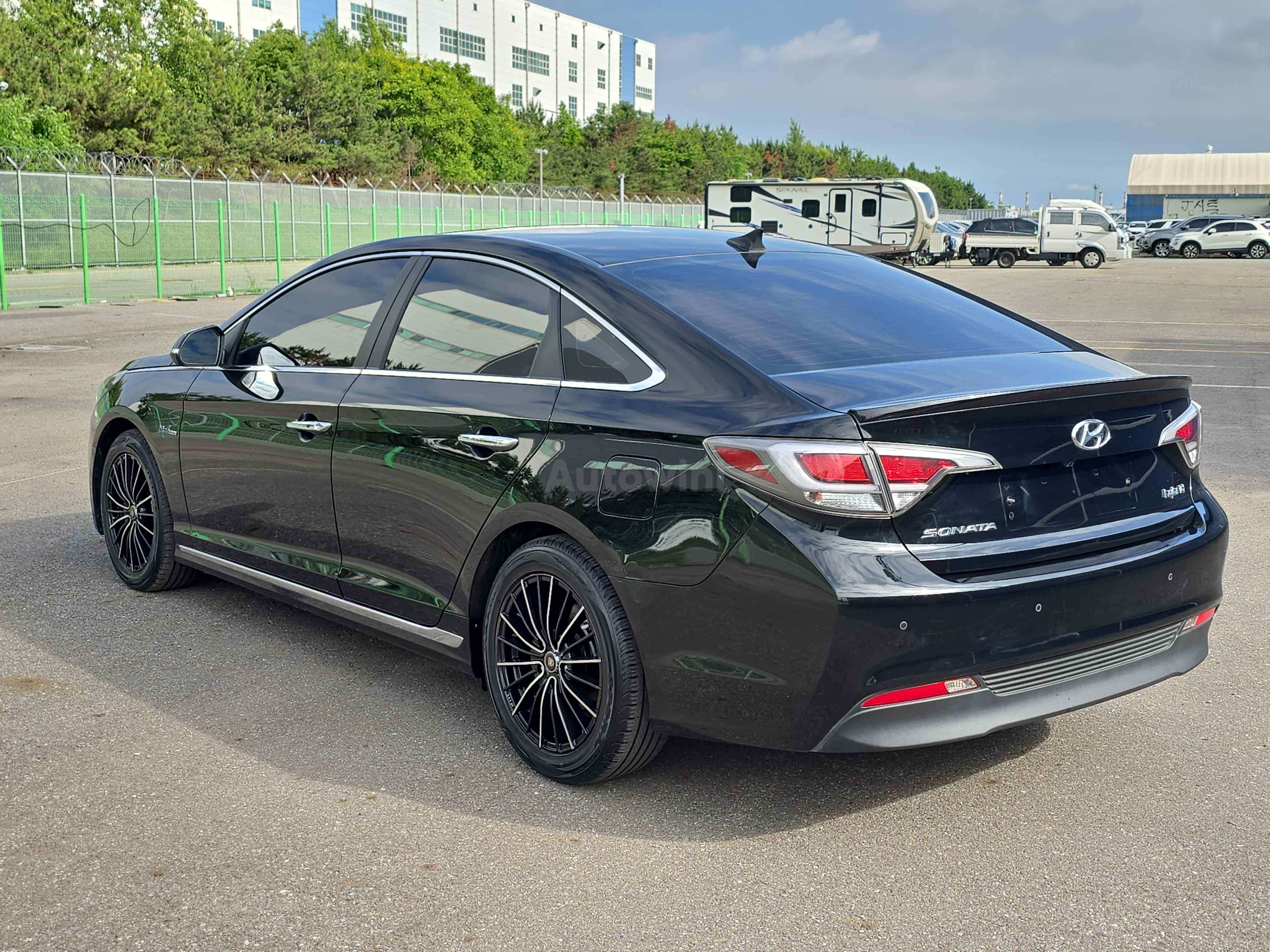 2015 HYUNDAI SONATA VIN: KMHE3411BFA003618