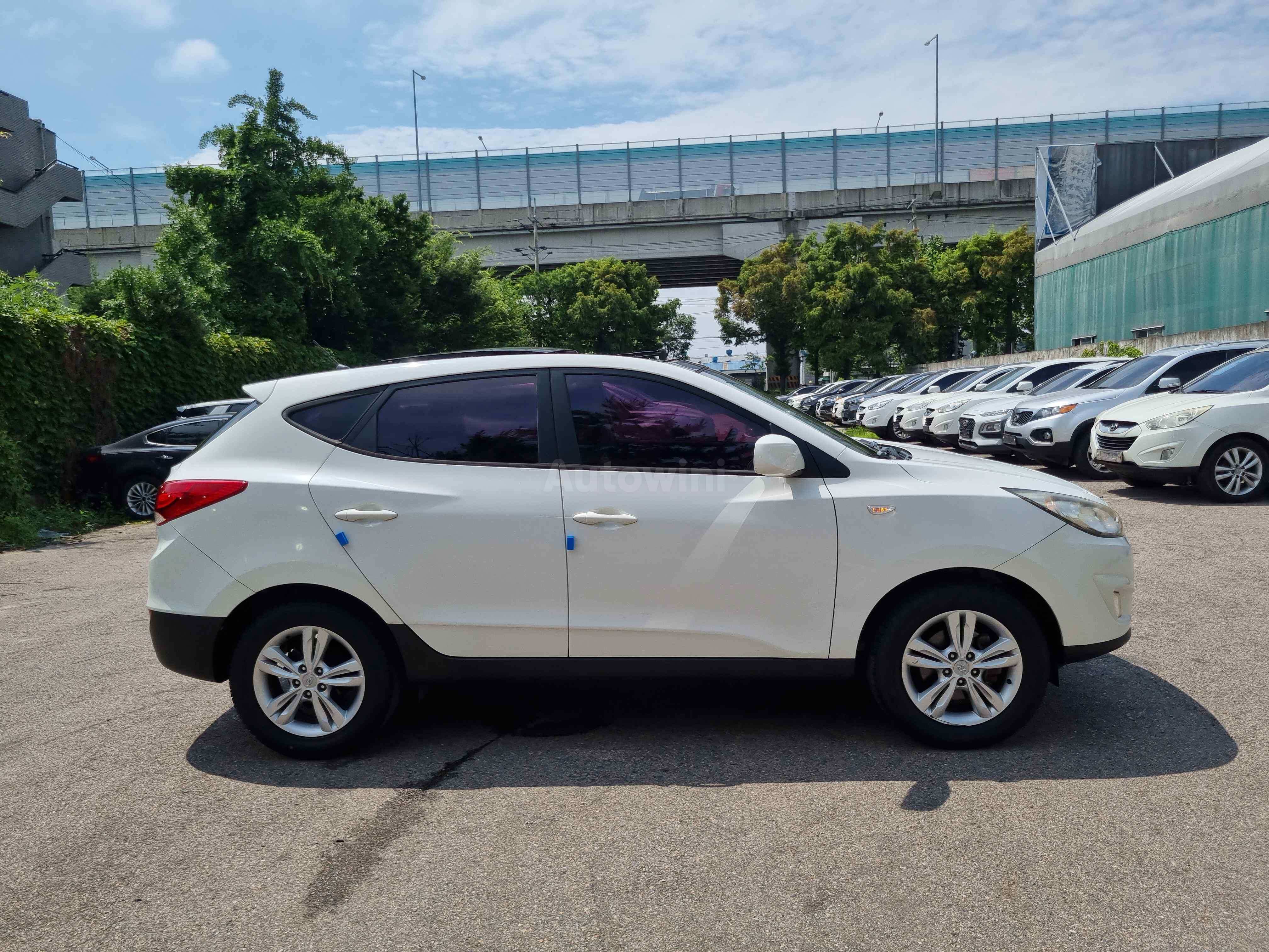 2013 HYUNDAI TUCSON VIN: KMHJT81VBDU657352