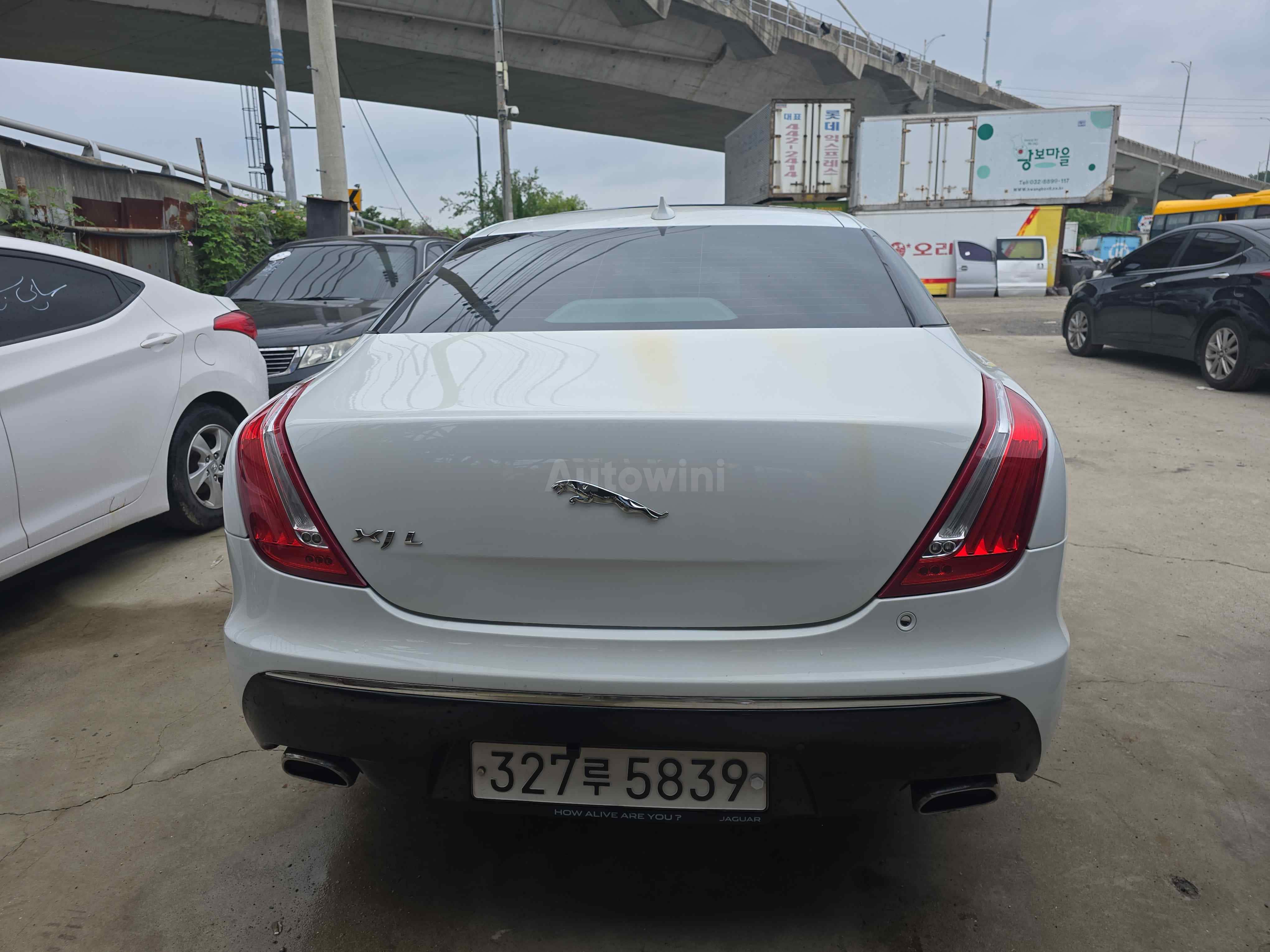2014 JAGUAR XJ VIN: SAJAA2224ENV72079