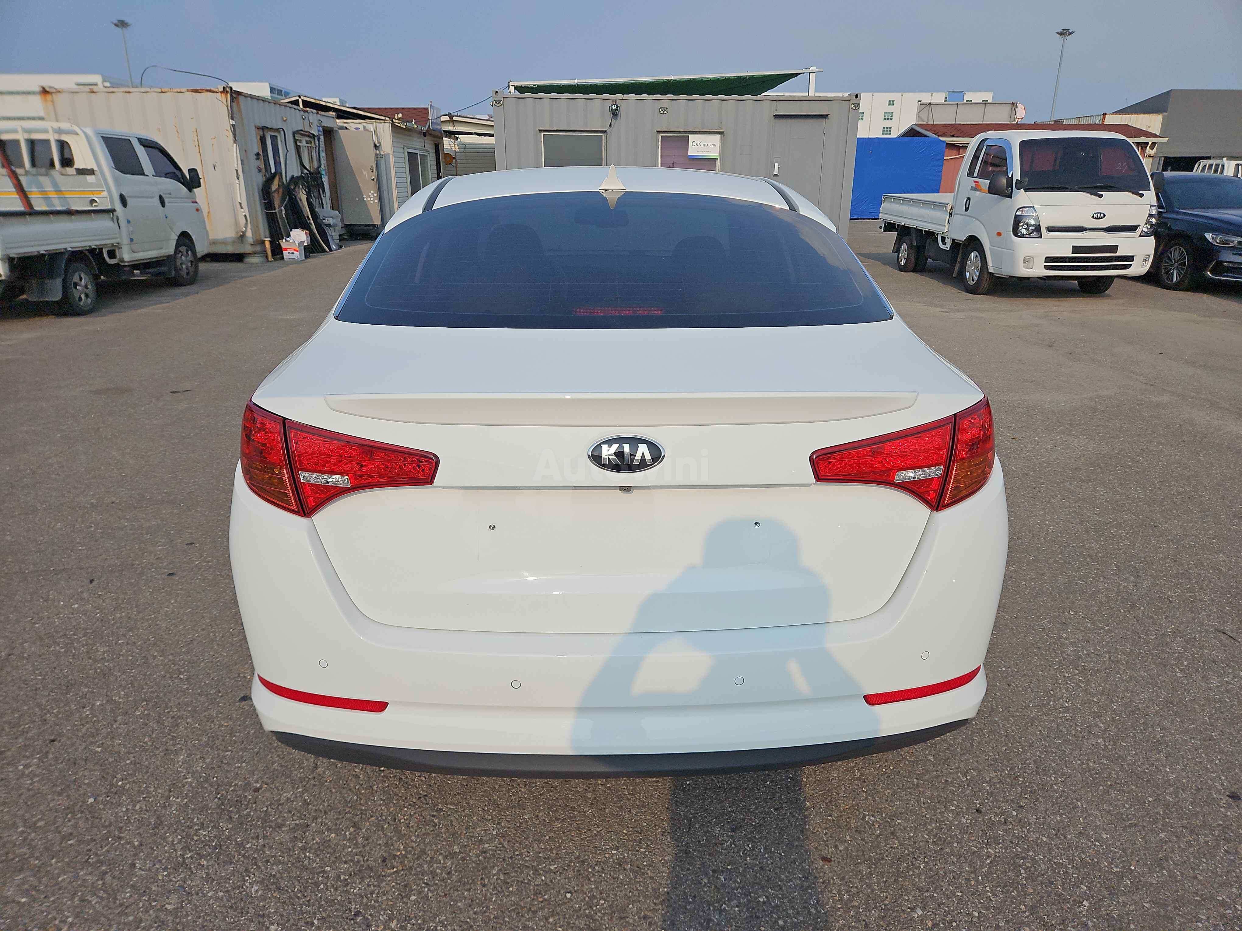 2013 KIA K5 VIN: KNAGM41CBDA037763
