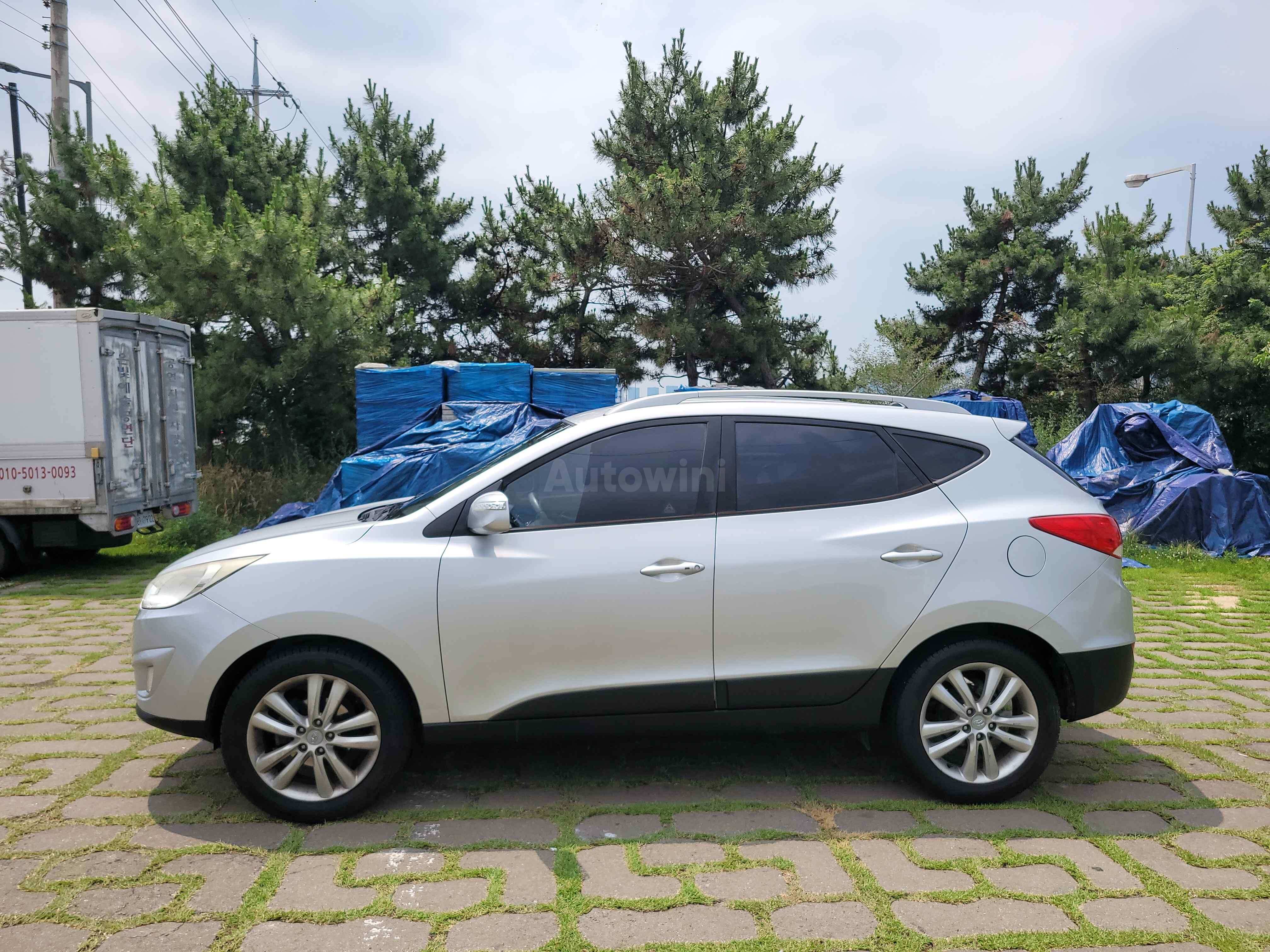 2010 HYUNDAI TUCSON VIN: KMHJU81VBAU011813