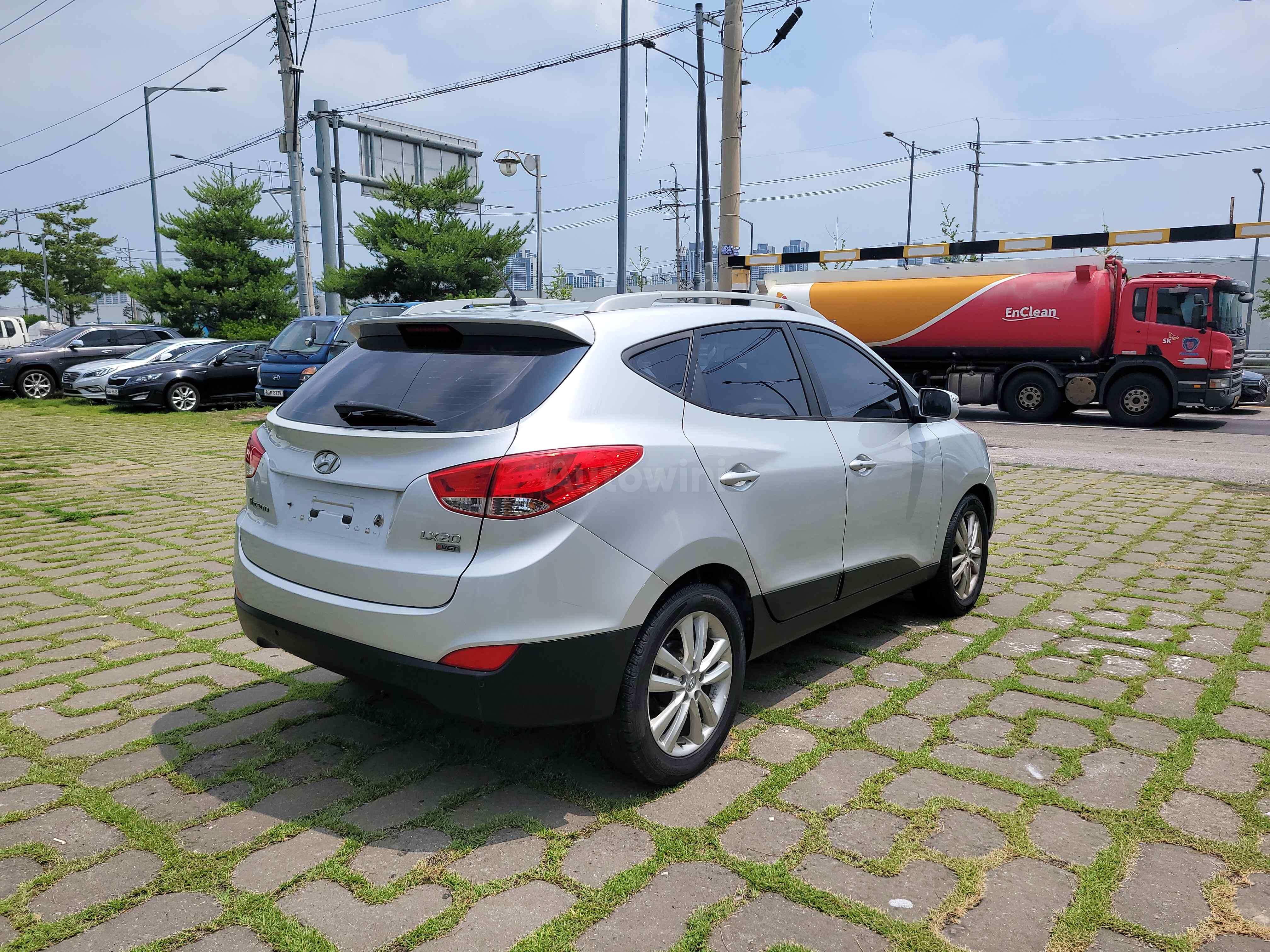 2010 HYUNDAI TUCSON VIN: KMHJU81VBAU011813
