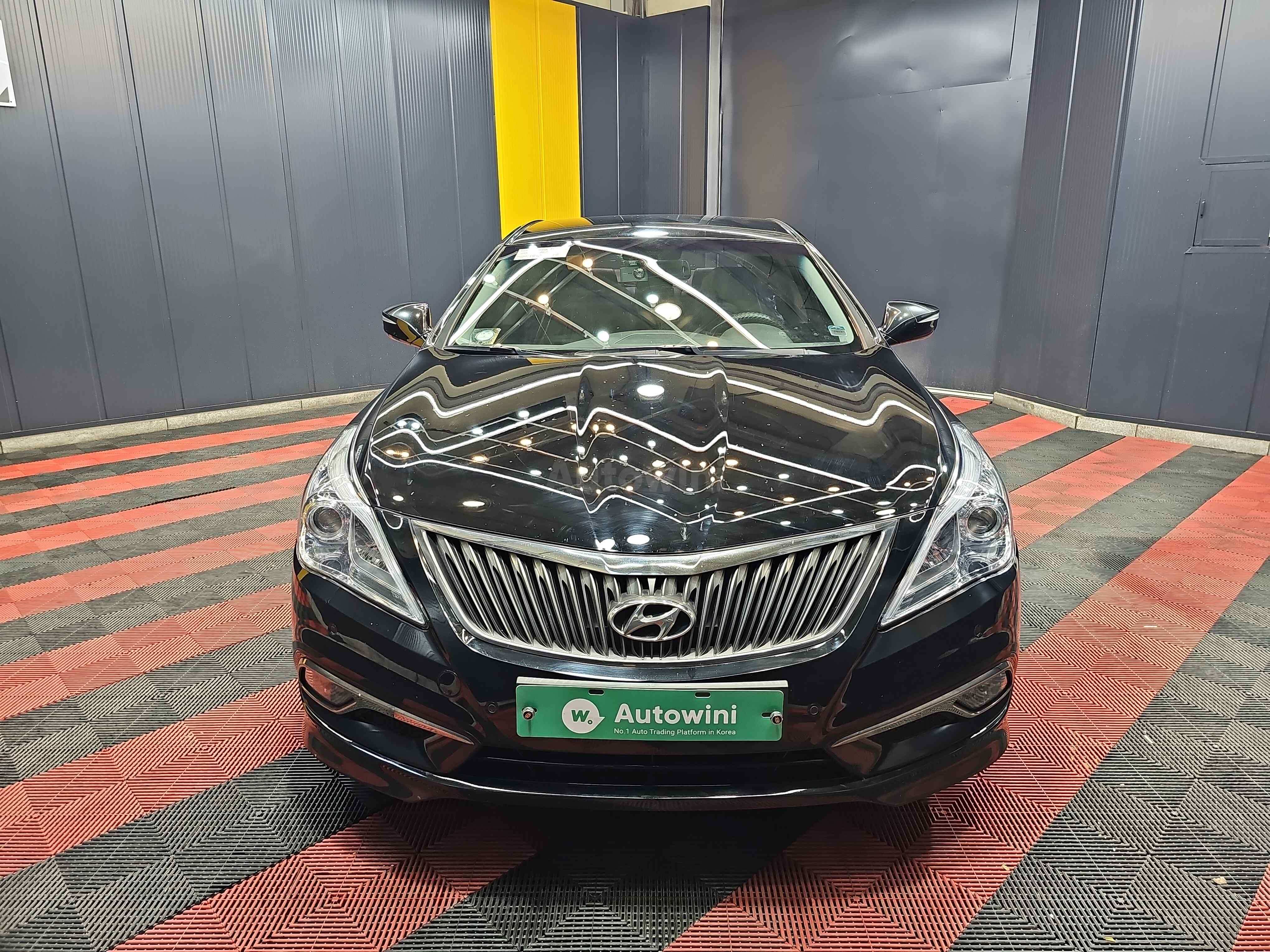 2017 HYUNDAI GRANDEUR VIN: KMHFG413BHA030493