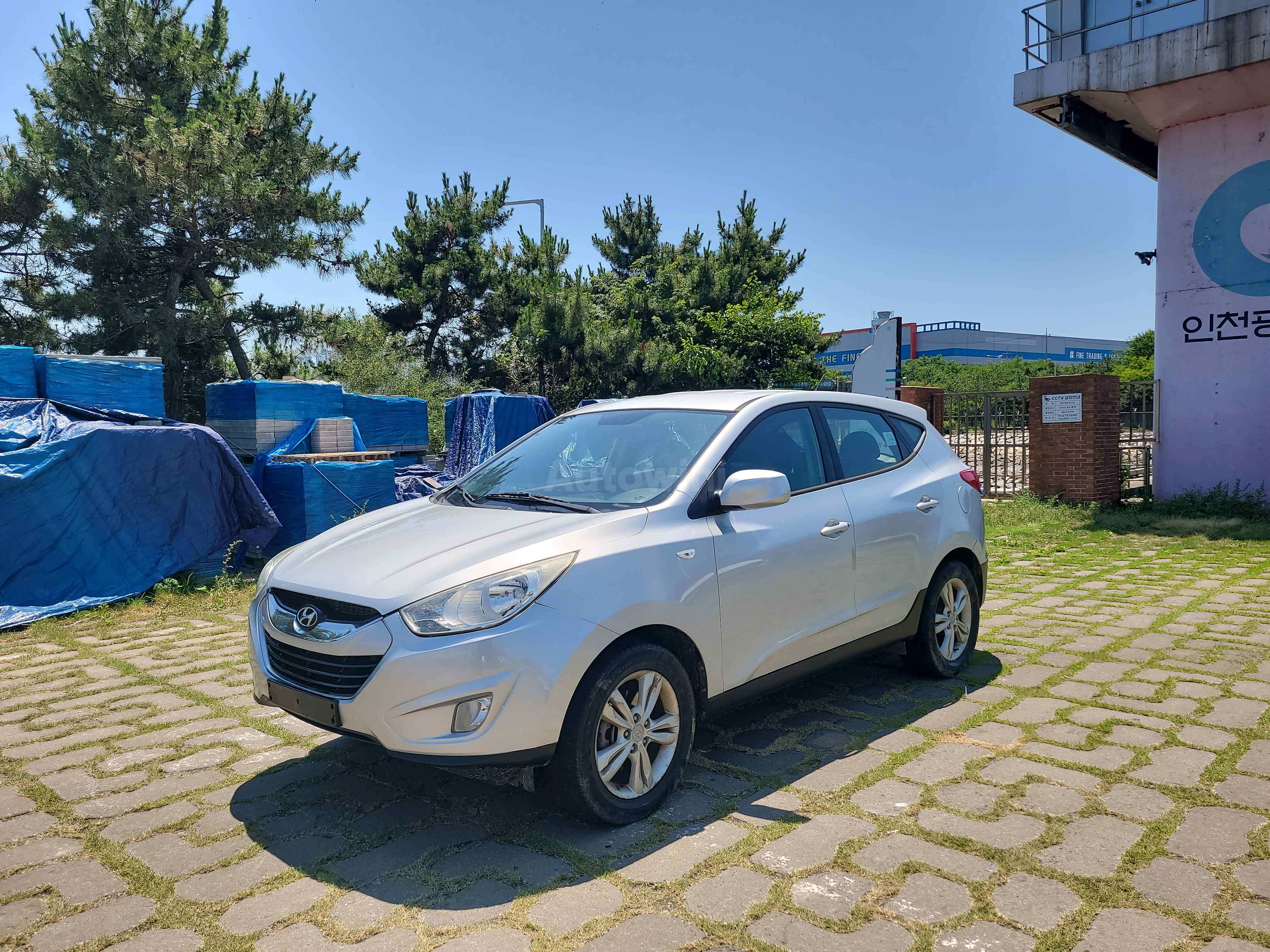 2010 HYUNDAI TUCSON VIN: KMHJT81VDAU030804