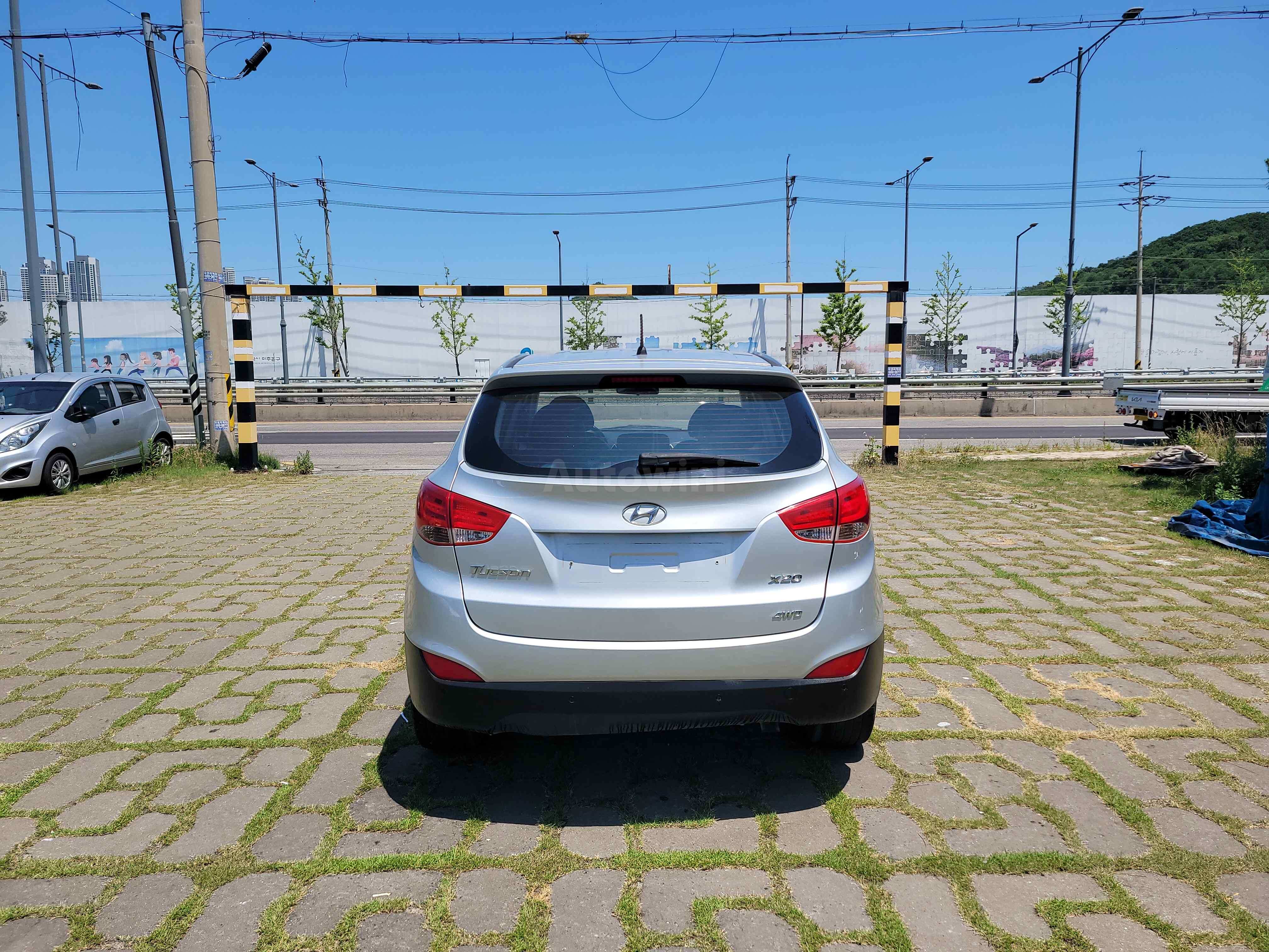 2010 HYUNDAI TUCSON VIN: KMHJT81VDAU030804