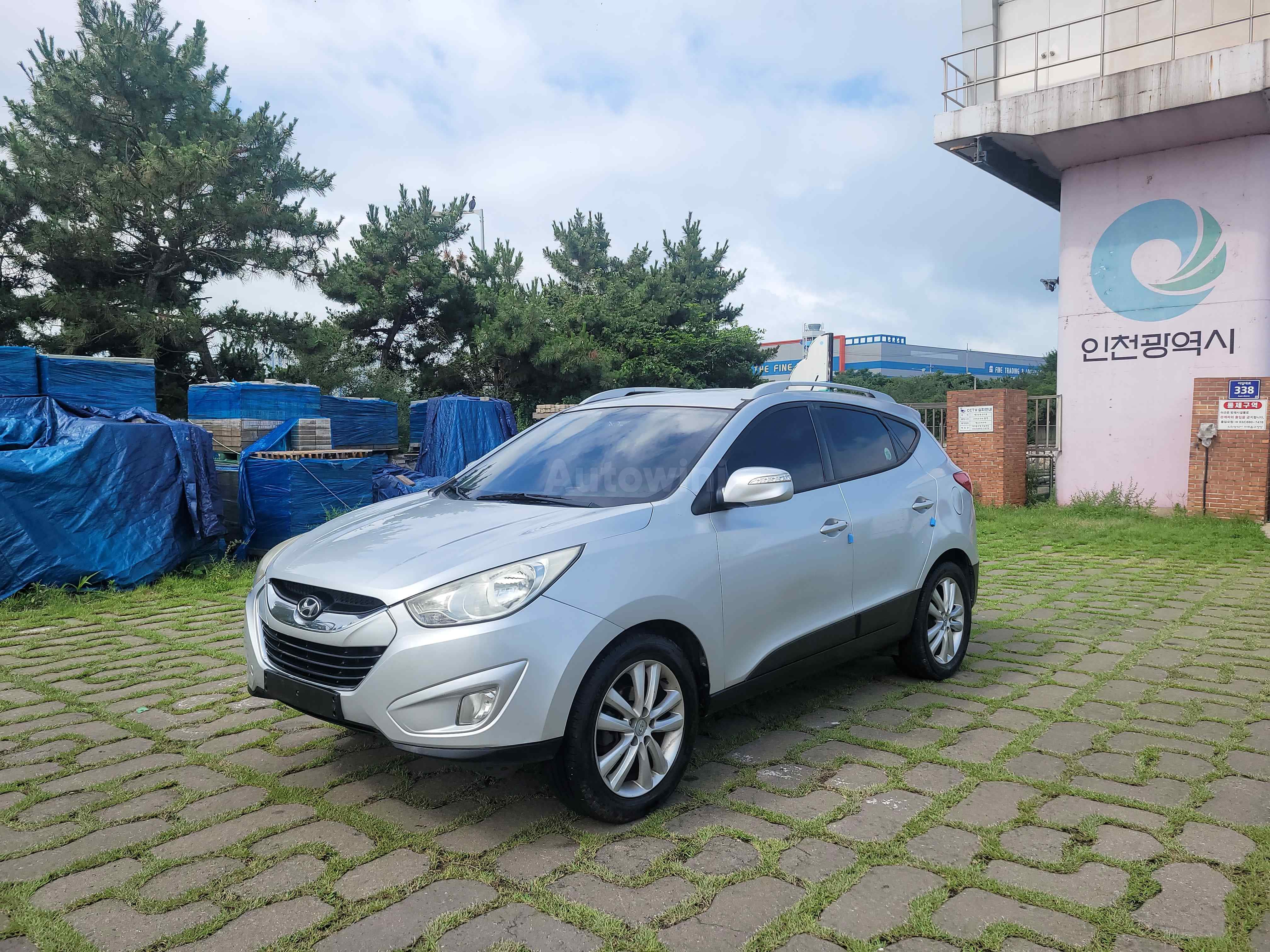 2011 HYUNDAI TUCSON VIN: KMHJU81VBBU118151