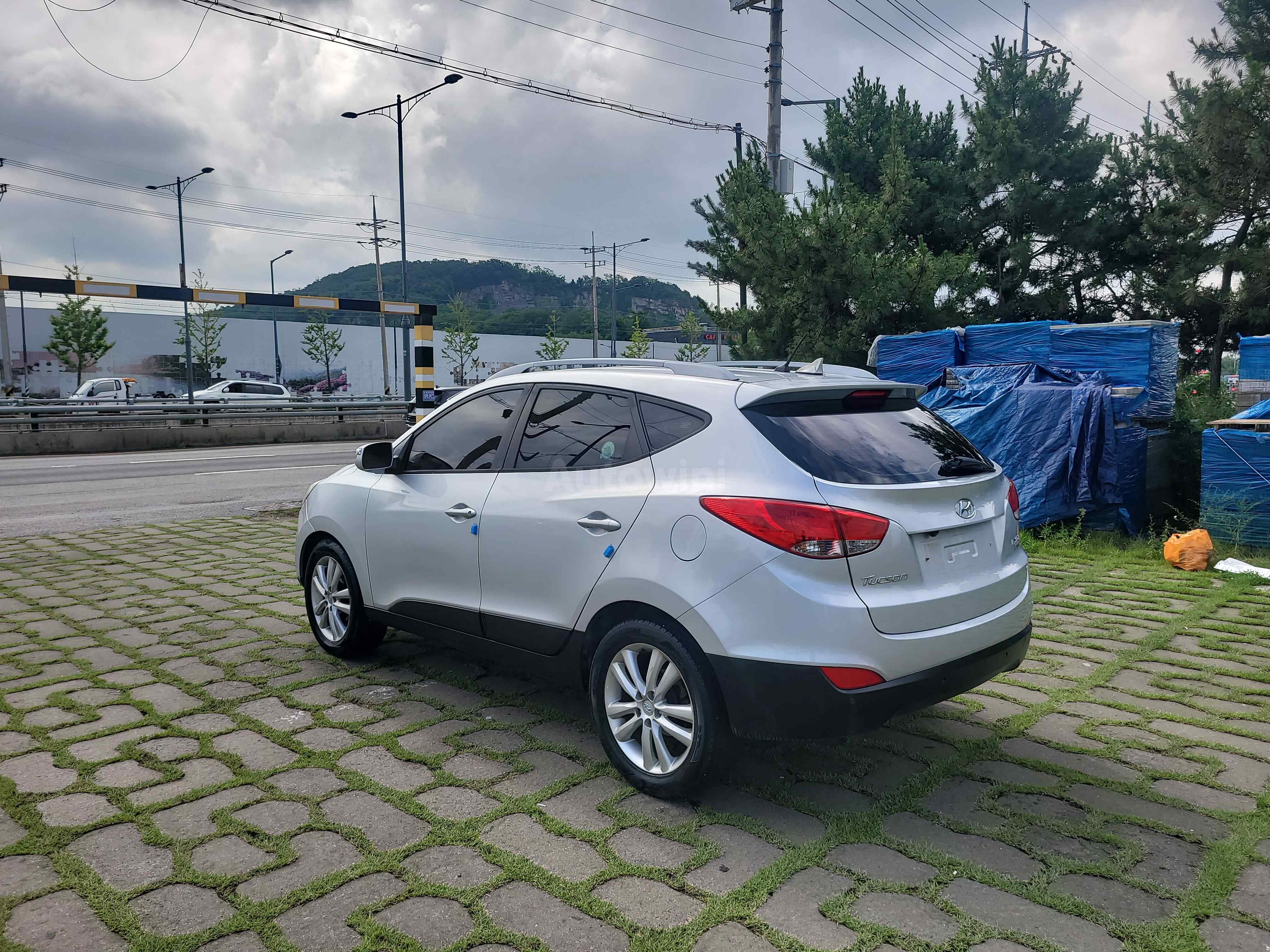 2011 HYUNDAI TUCSON VIN: KMHJU81VBBU118151