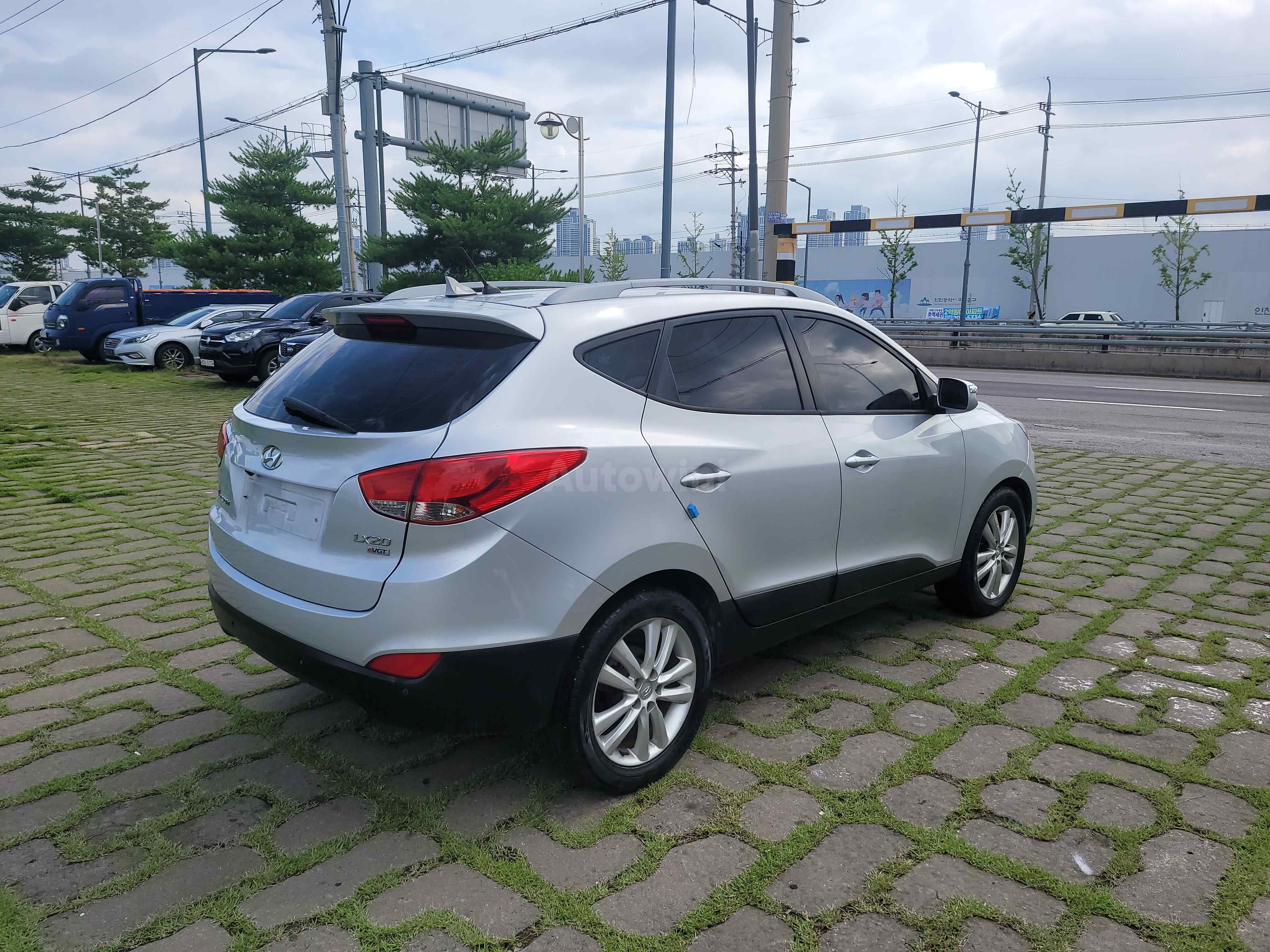 2011 HYUNDAI TUCSON VIN: KMHJU81VBBU118151
