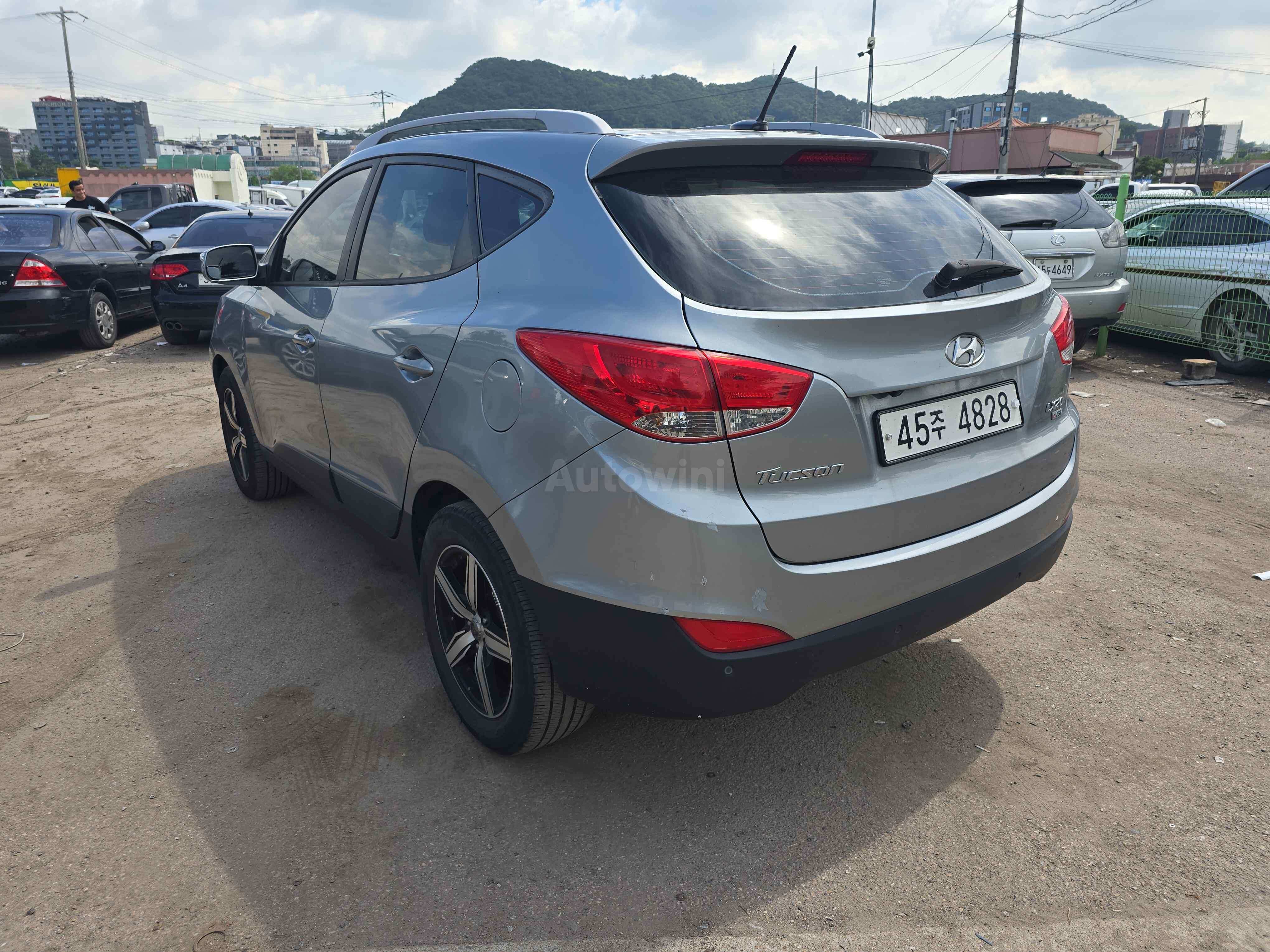 2010 HYUNDAI TUCSON VIN: KMHJU81VBAU035434