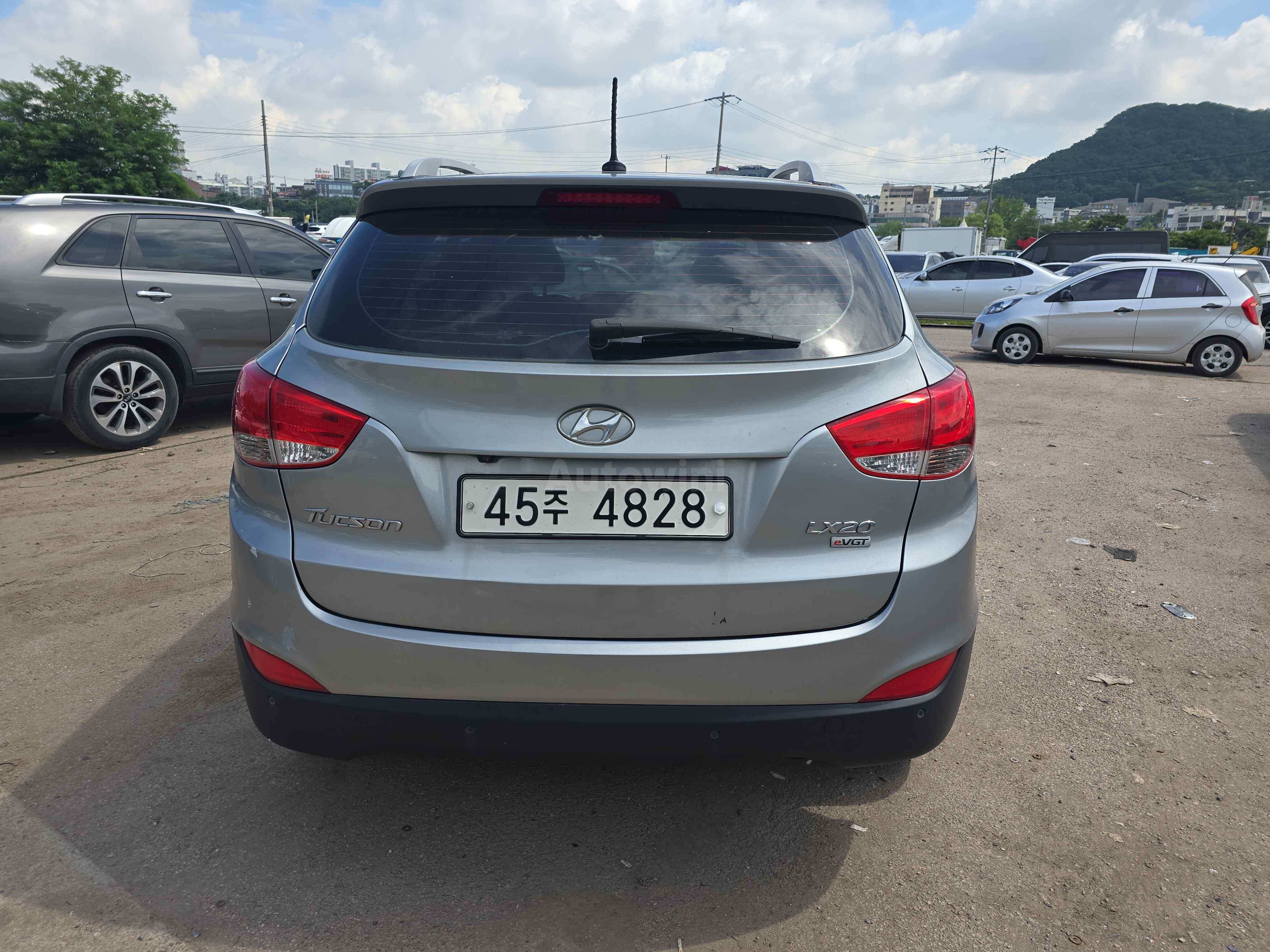 2010 HYUNDAI TUCSON VIN: KMHJU81VBAU035434