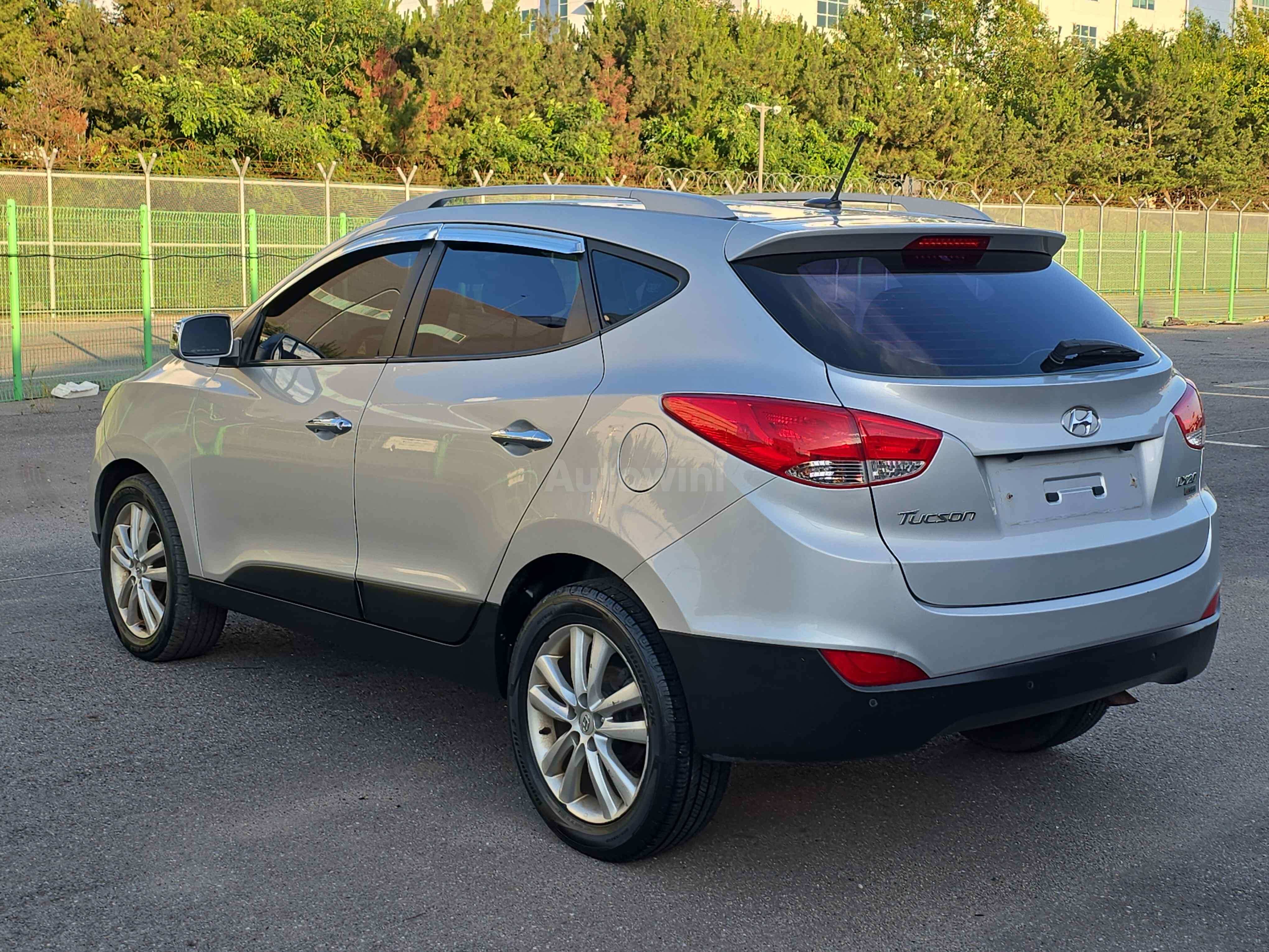 2010 HYUNDAI TUCSON VIN: KMHJU81VBAU089101