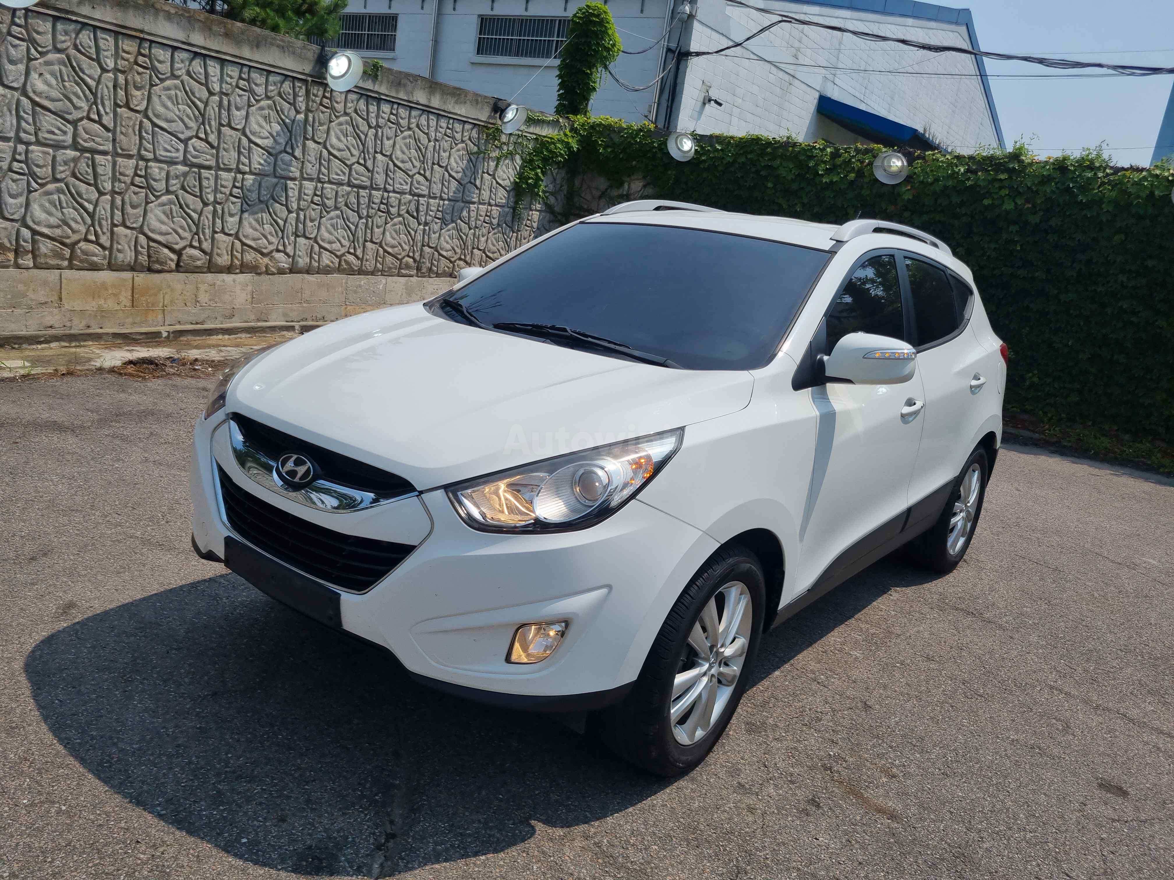 2011 HYUNDAI TUCSON VIN: KMHJU81VBBU276483