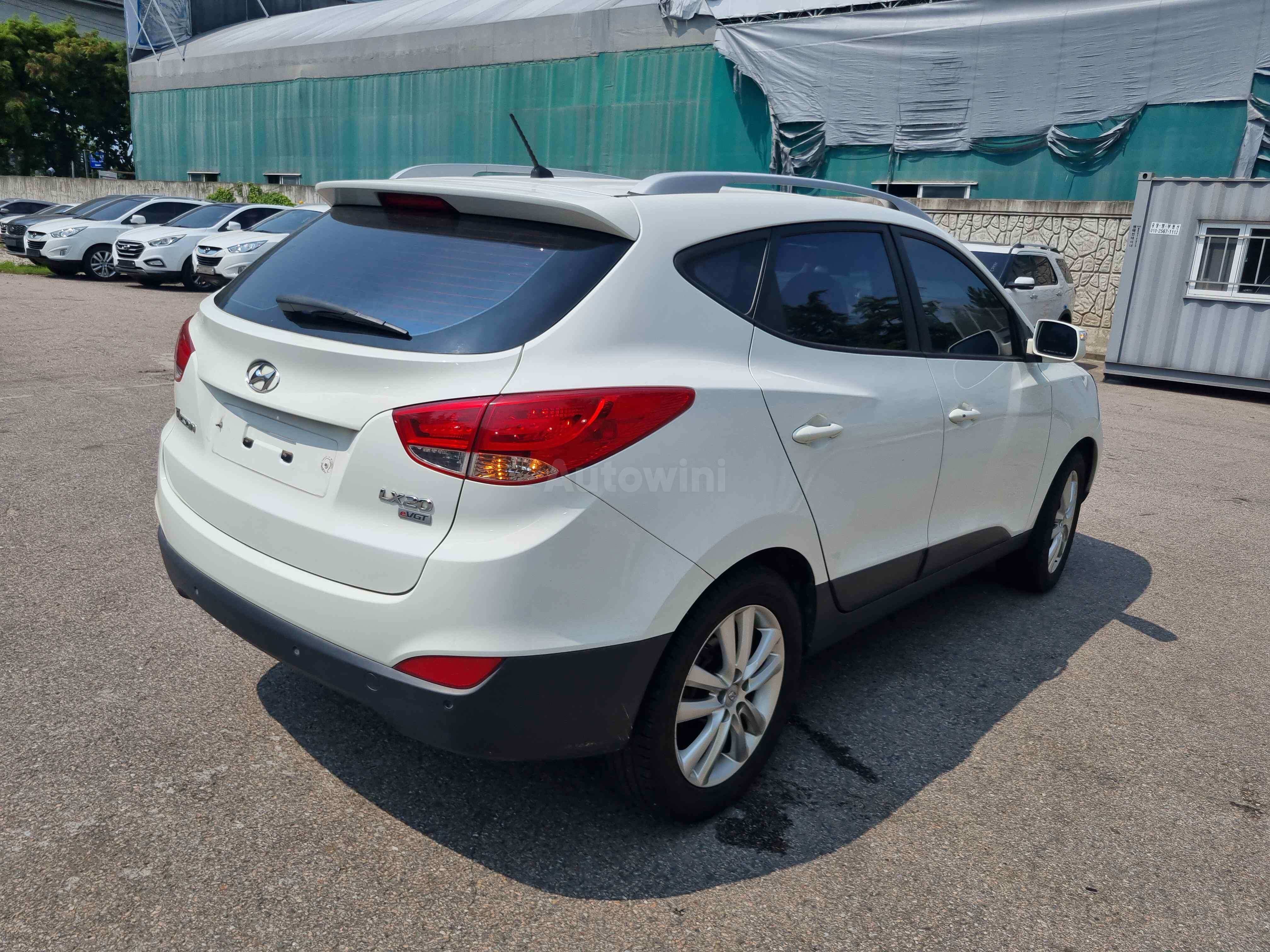 2011 HYUNDAI TUCSON VIN: KMHJU81VBBU276483