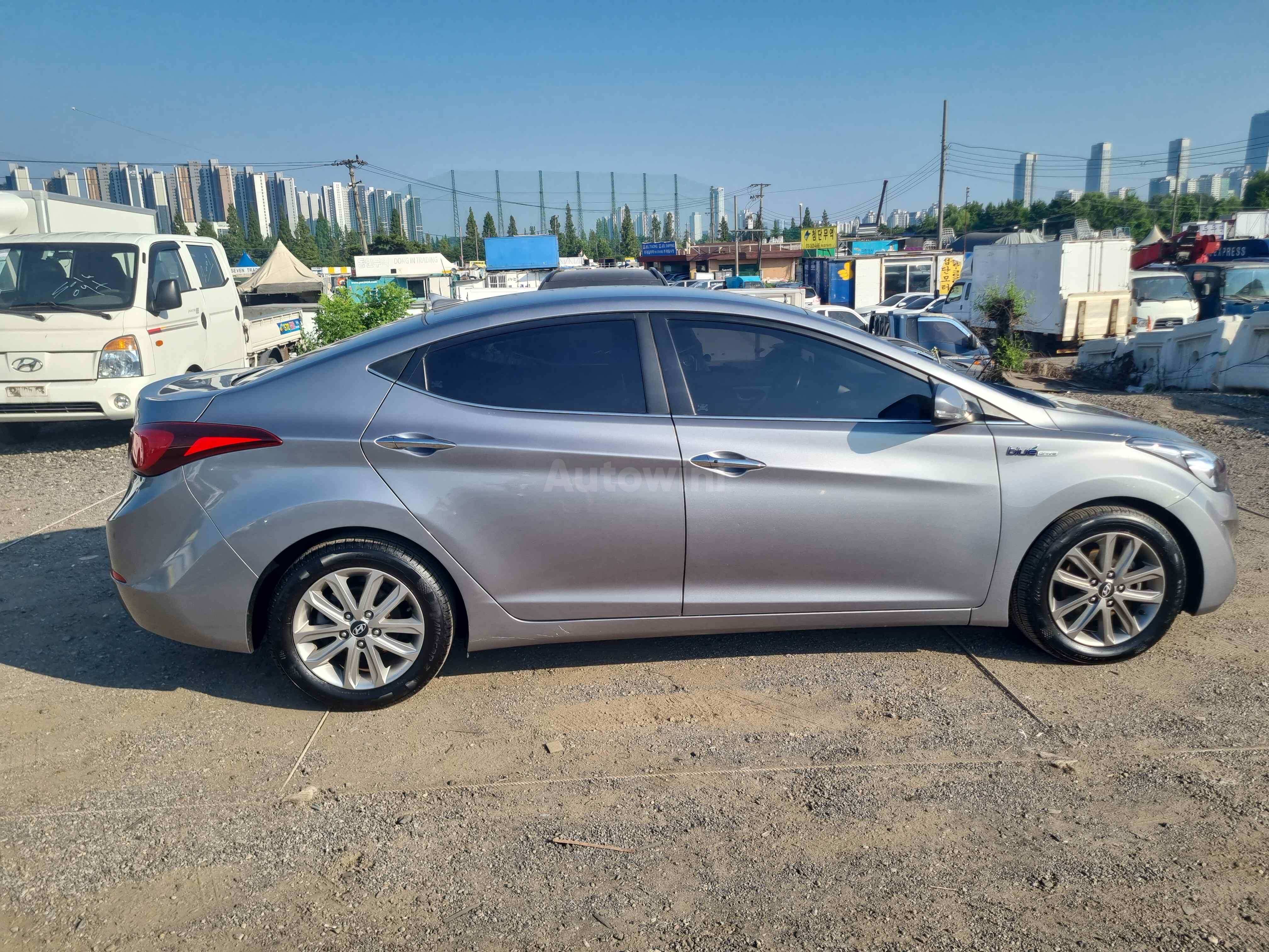 2015 HYUNDAI AVANTE VIN: KMHDG41UBFU228860