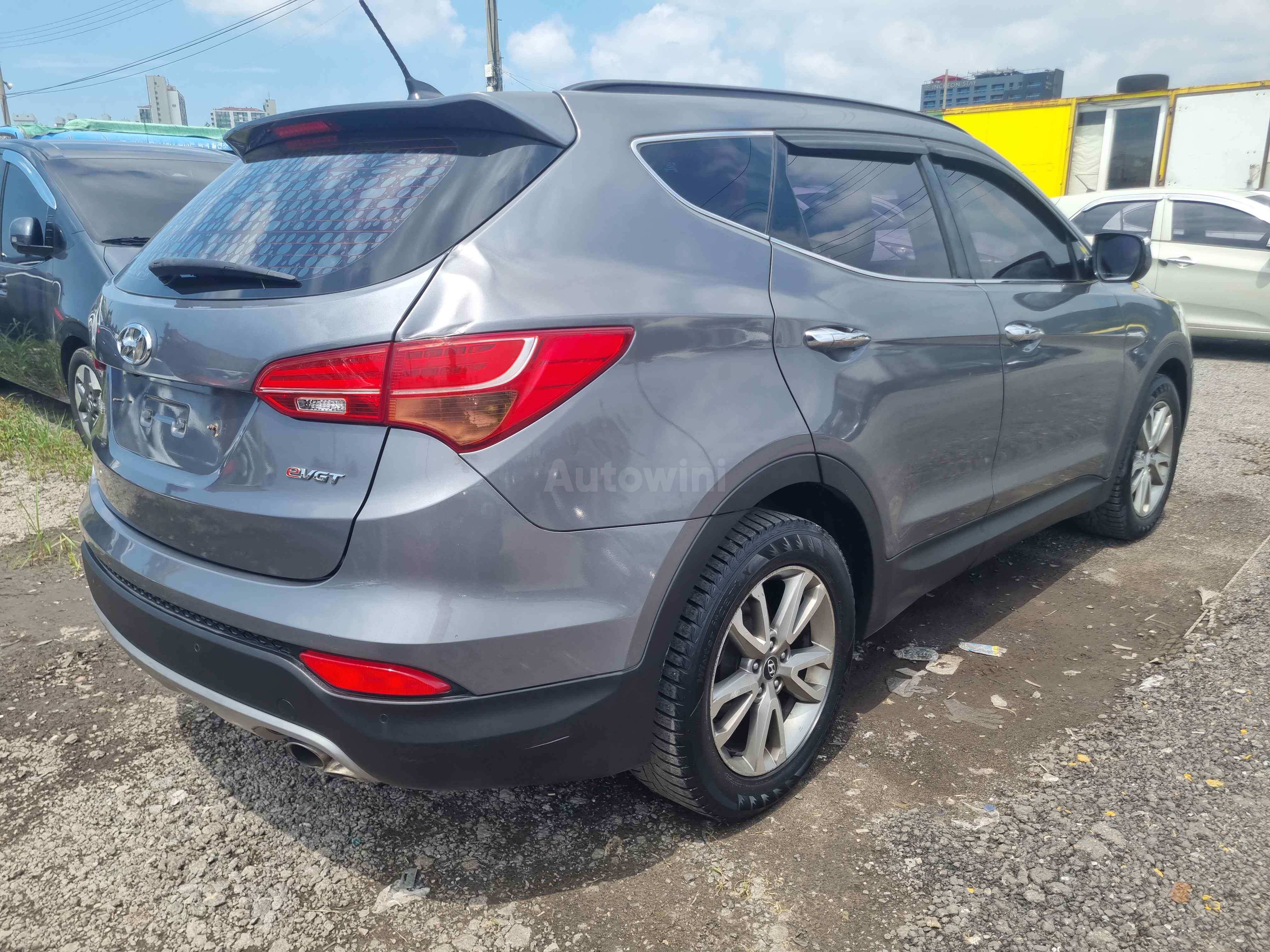 2014 HYUNDAI SANTAFE VIN: KMHSW81UBEU248111