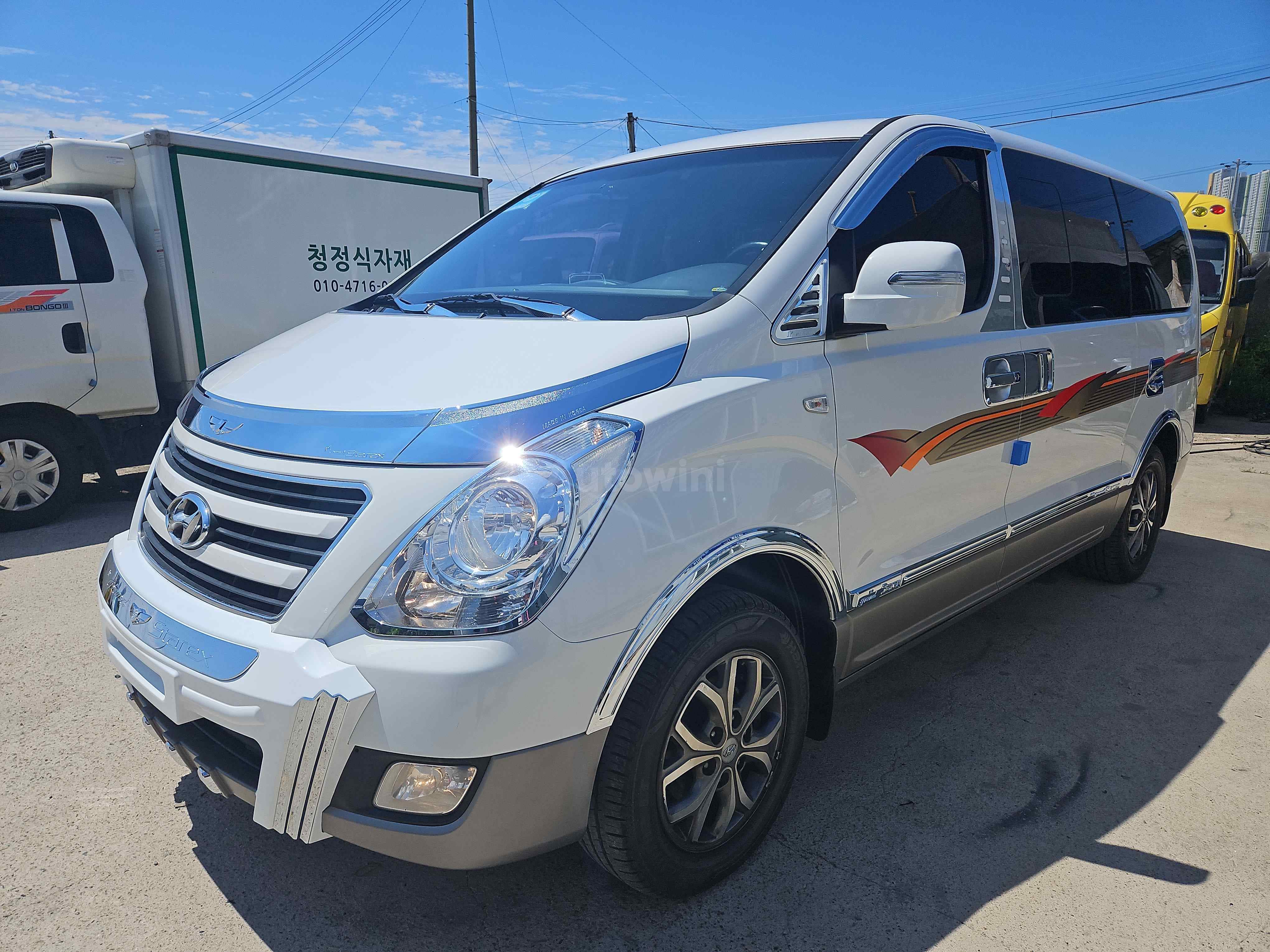 2017 HYUNDAI STAREX VIN: KMJWA37KDHU874188