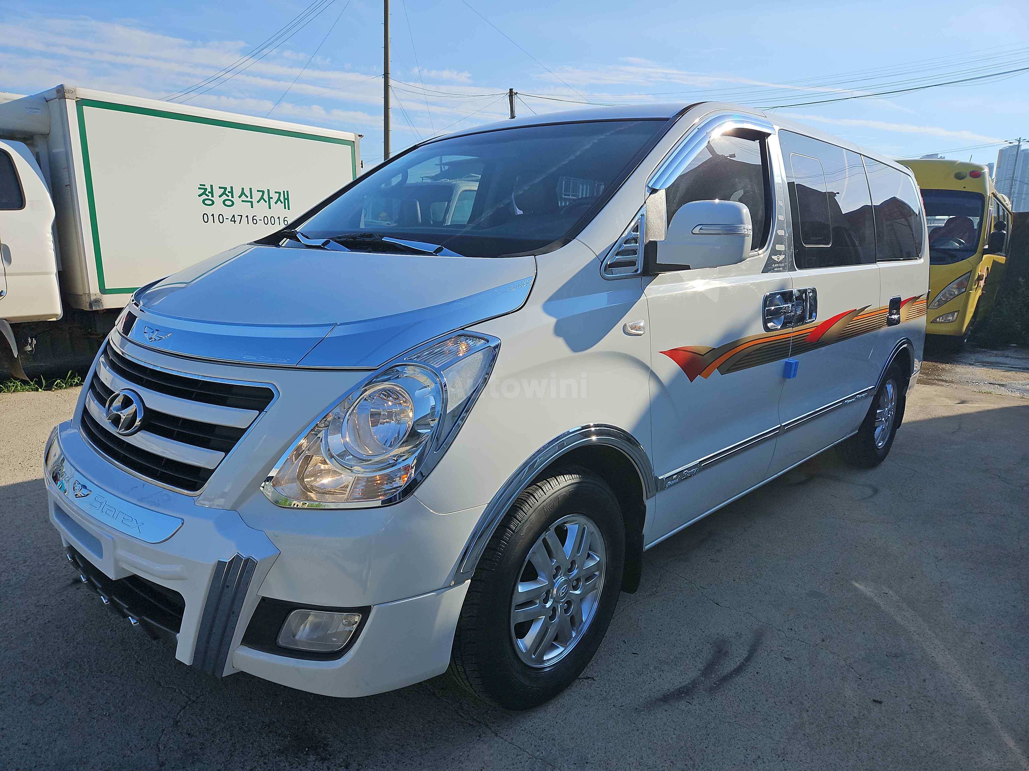 2018 HYUNDAI STAREX VIN: KMFWBX7KBJU971101