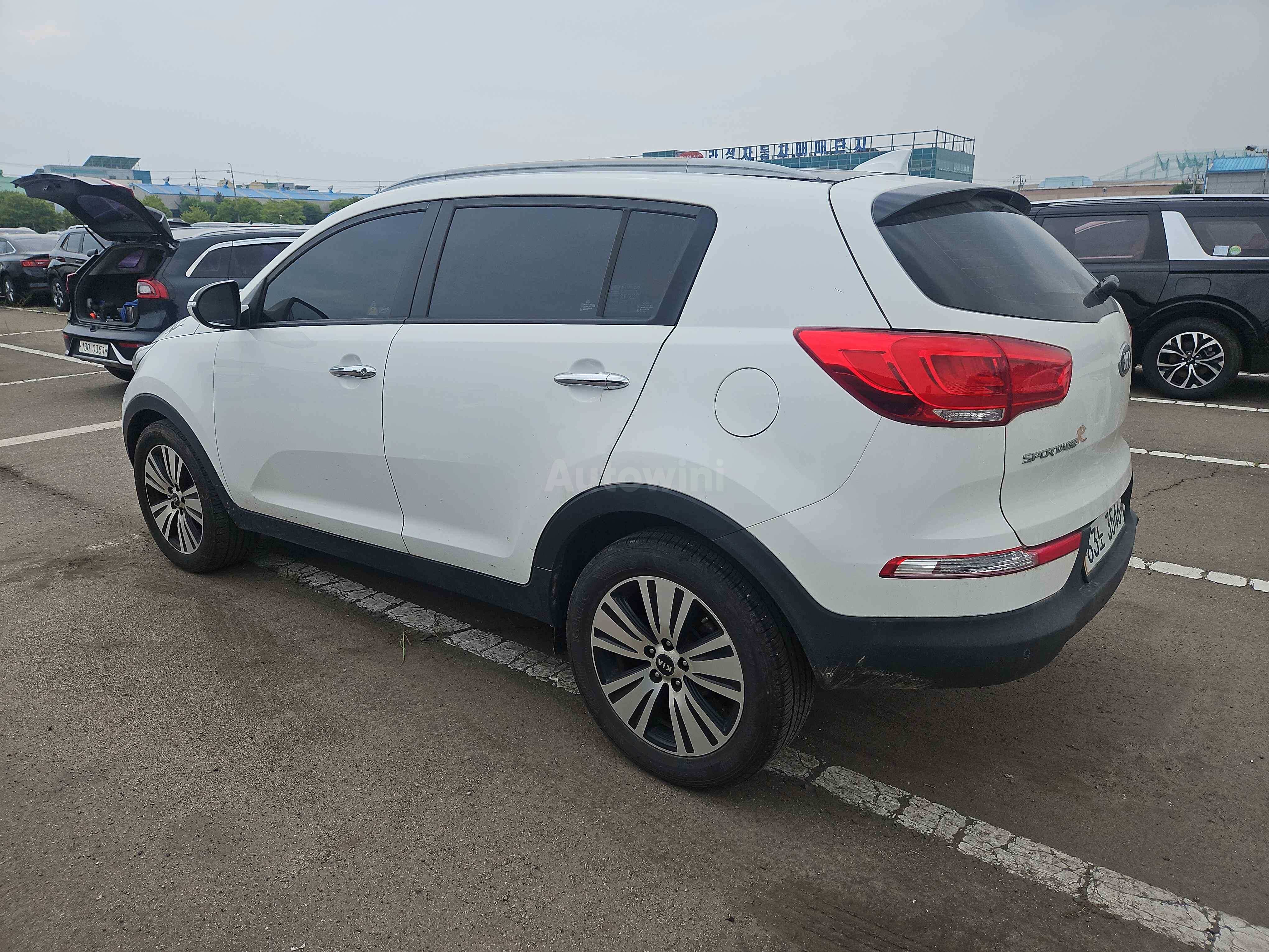 2014 KIA SPORTAGE VIN: KNAPE813BEK553217