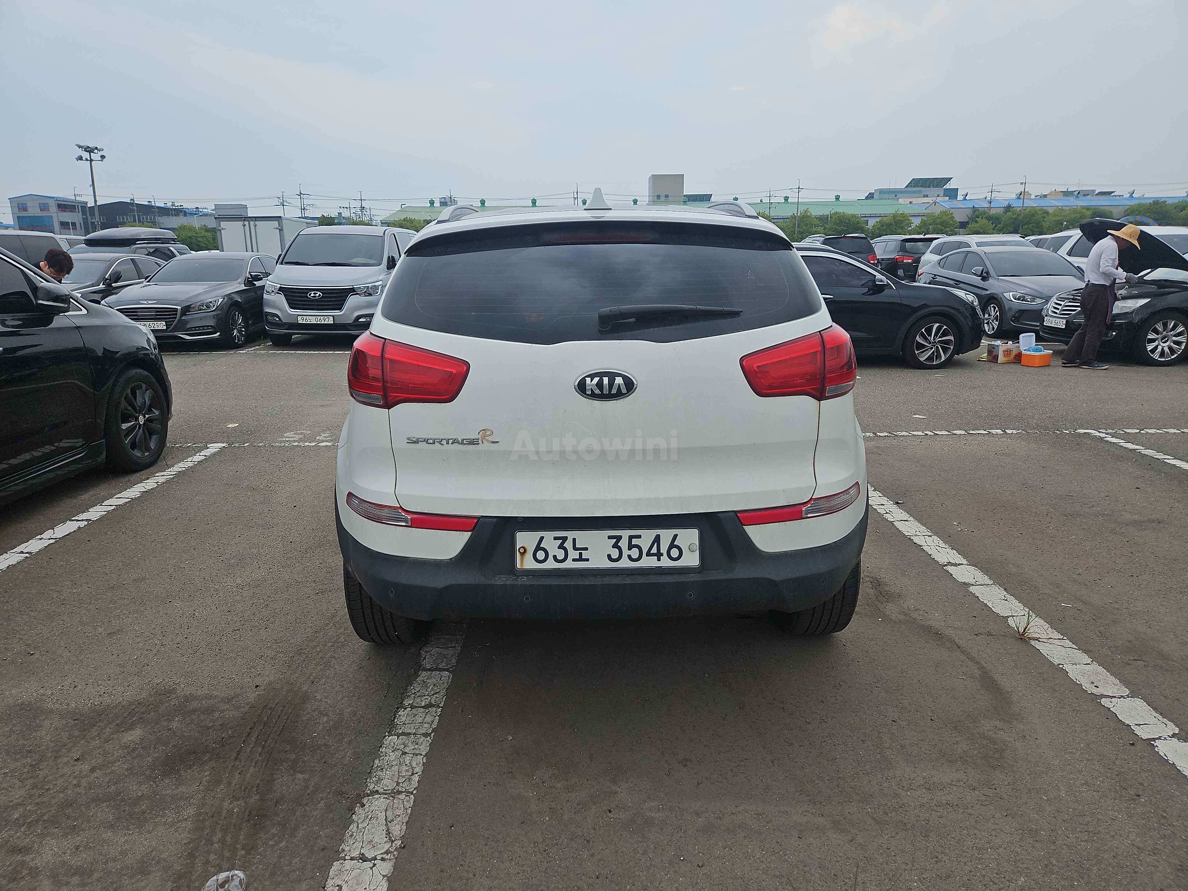 2014 KIA SPORTAGE VIN: KNAPE813BEK553217