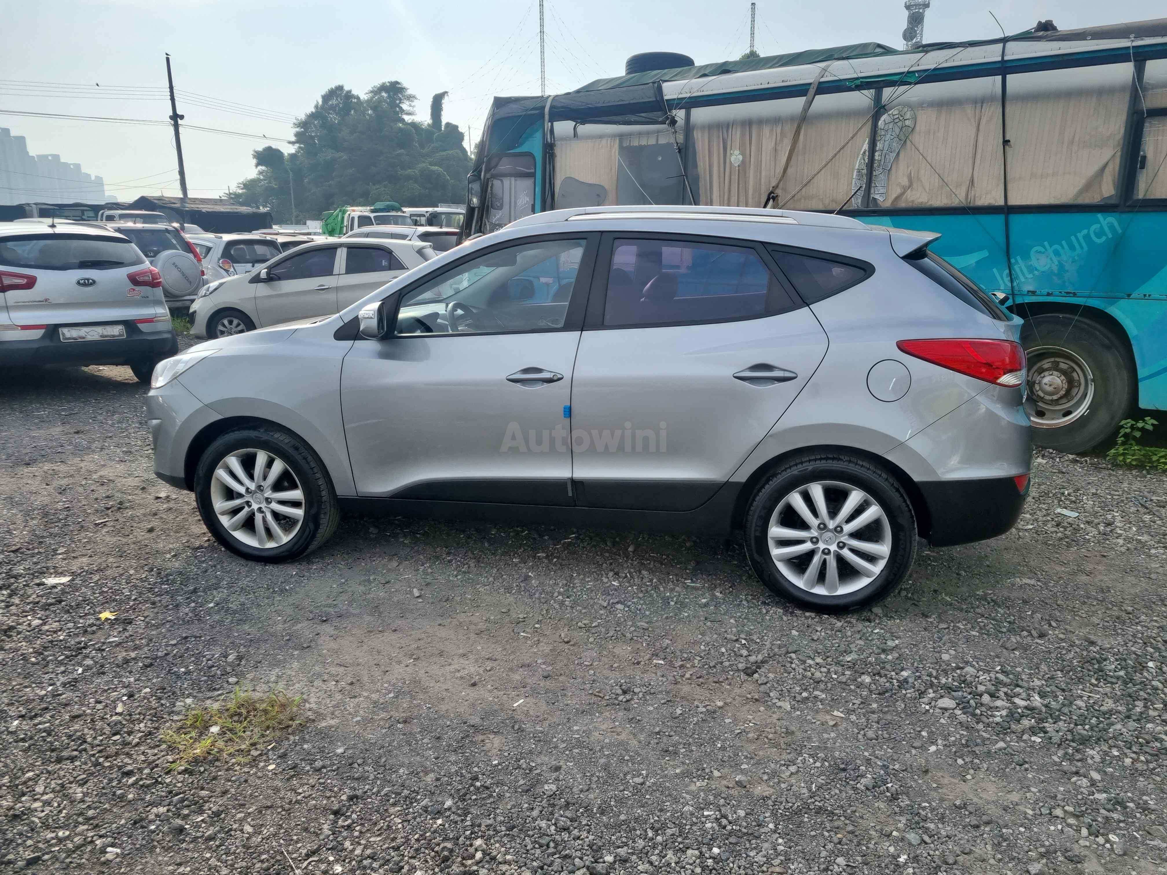 2010 HYUNDAI TUCSON VIN: KMHJU81VBAU015668