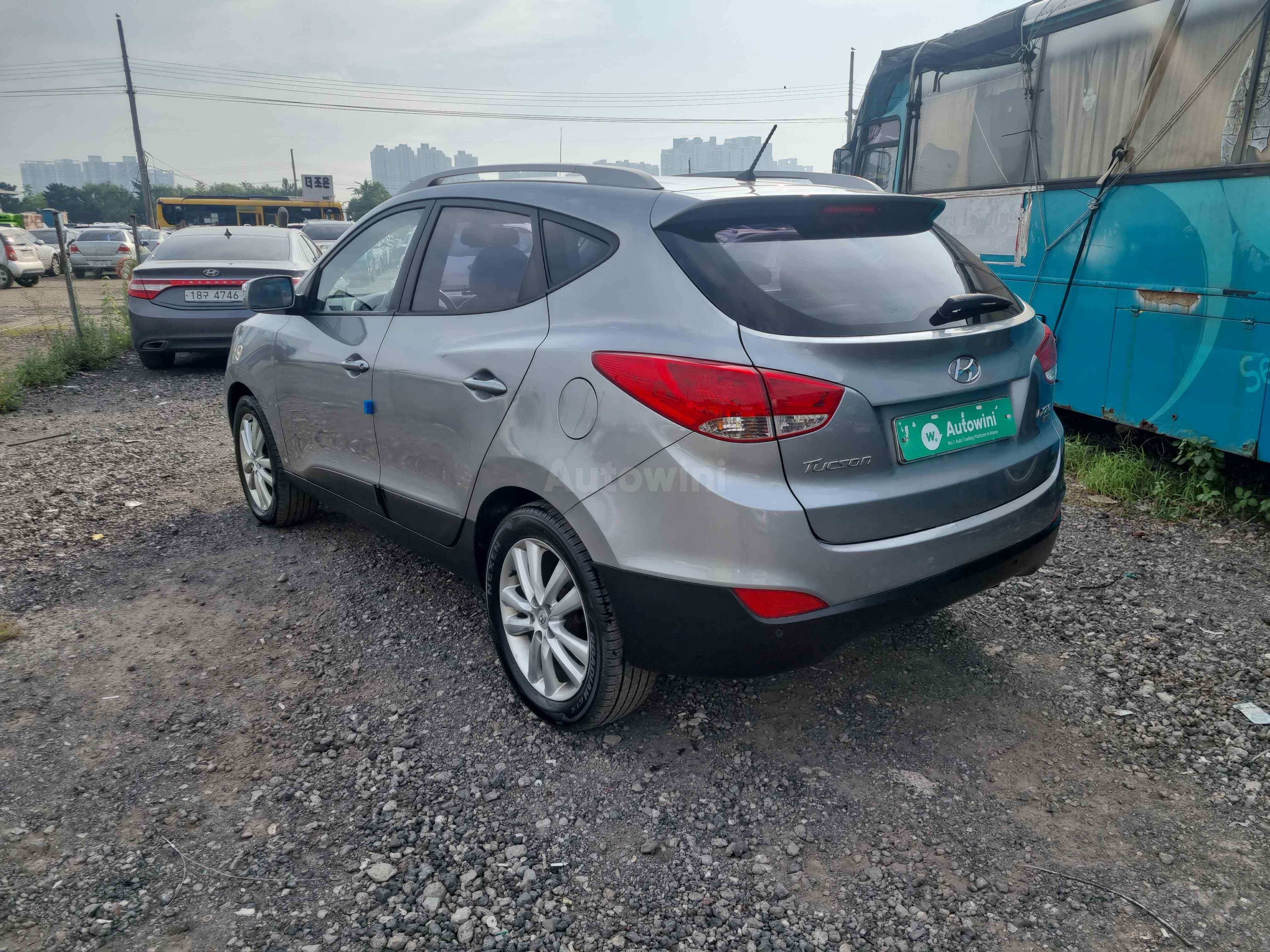 2010 HYUNDAI TUCSON VIN: KMHJU81VBAU015668