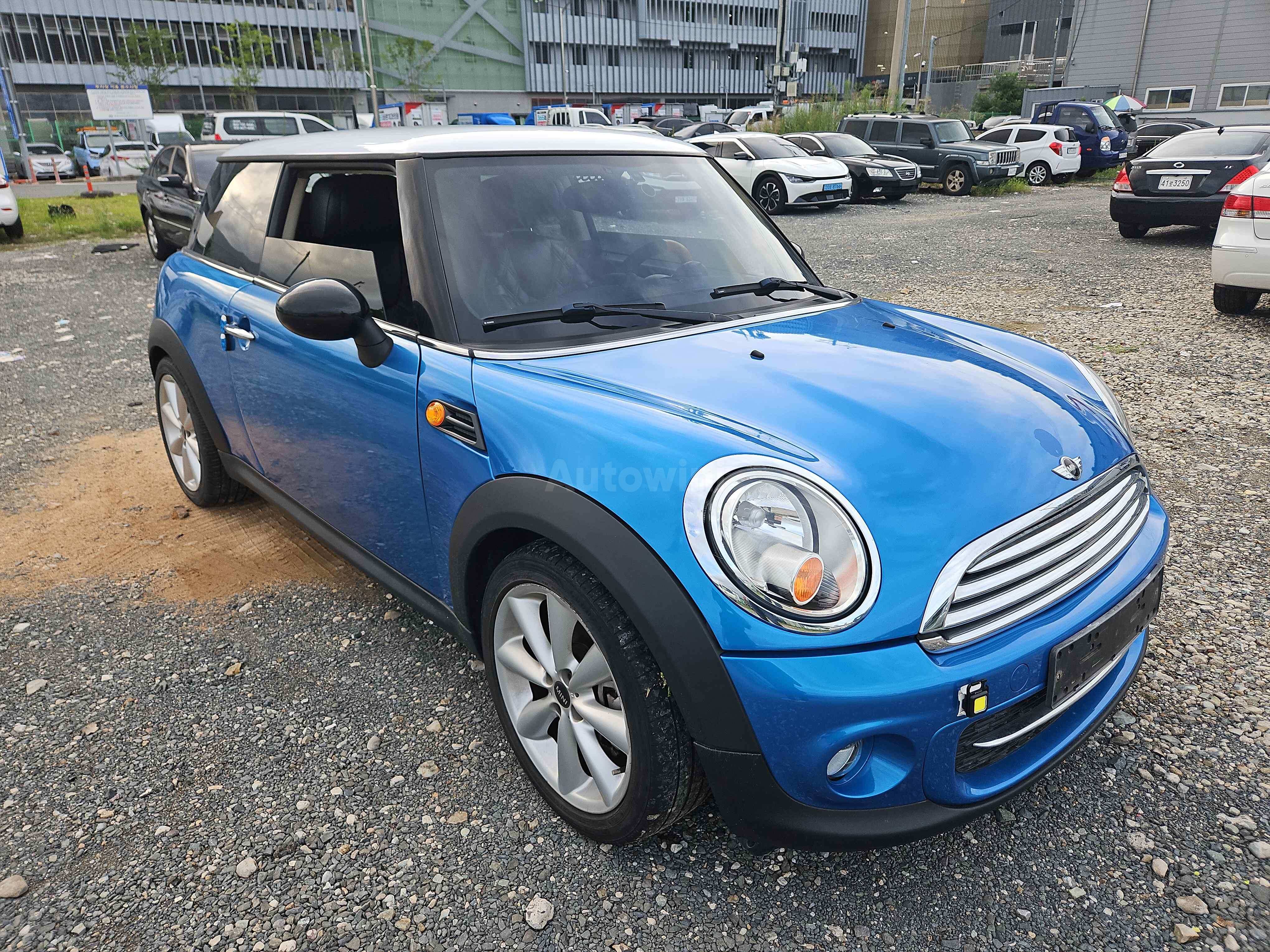 2012 MINI COOPER VIN: WMWSW5103CT319864