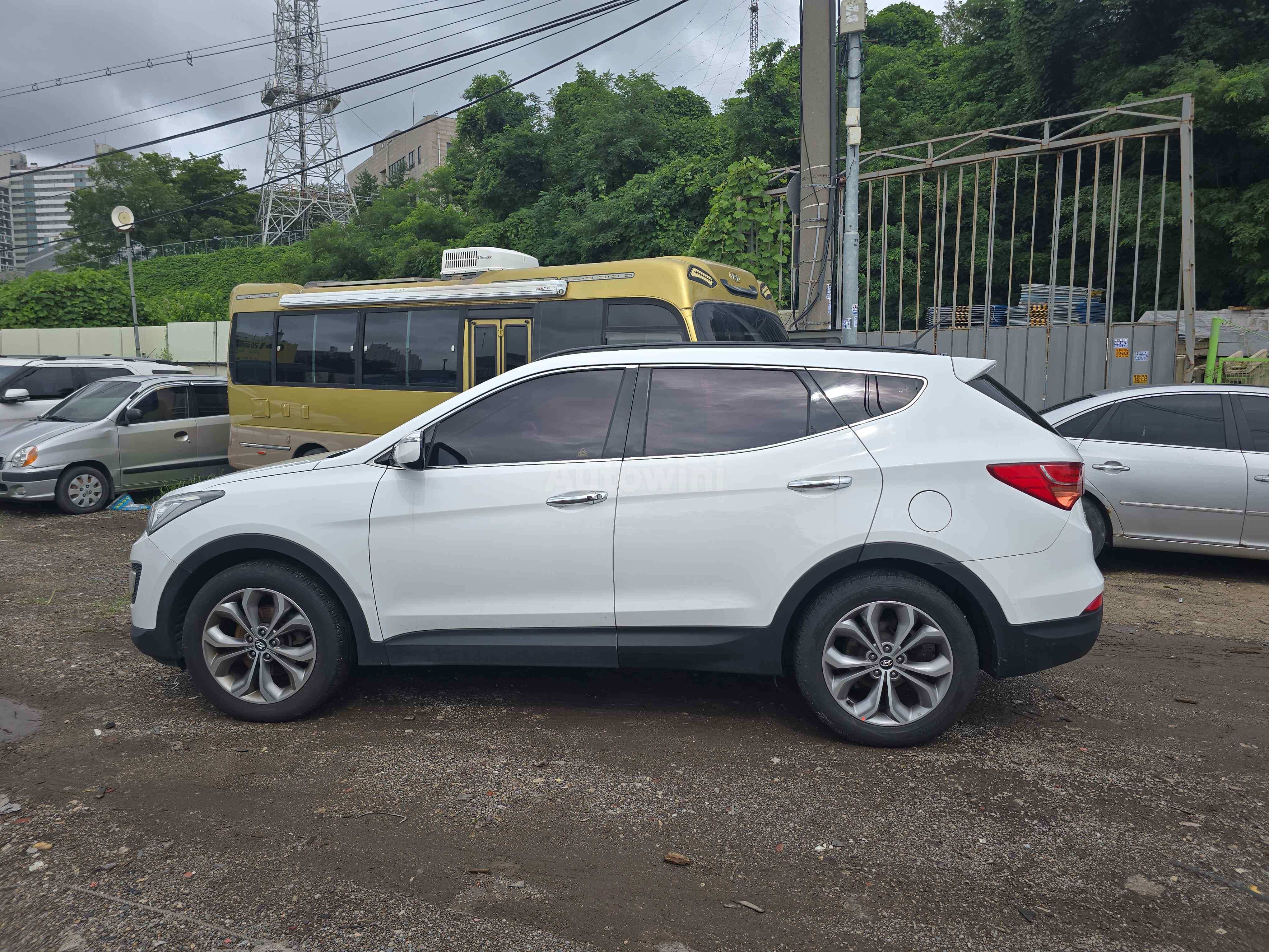 2013 HYUNDAI SANTAFE VIN: KMHSW81UBDU121380
