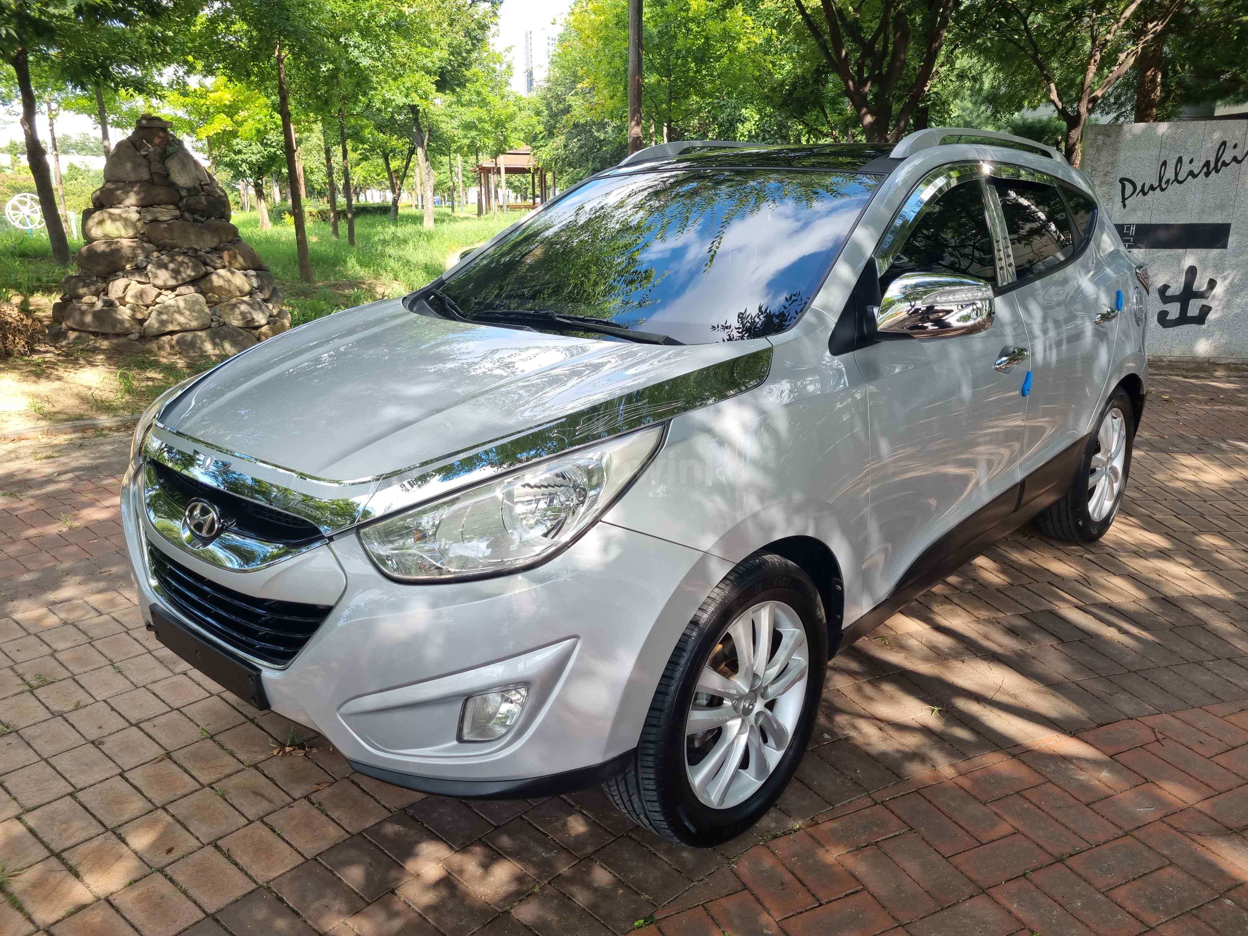 2010 HYUNDAI TUCSON VIN: KMHJU81VBAU000705