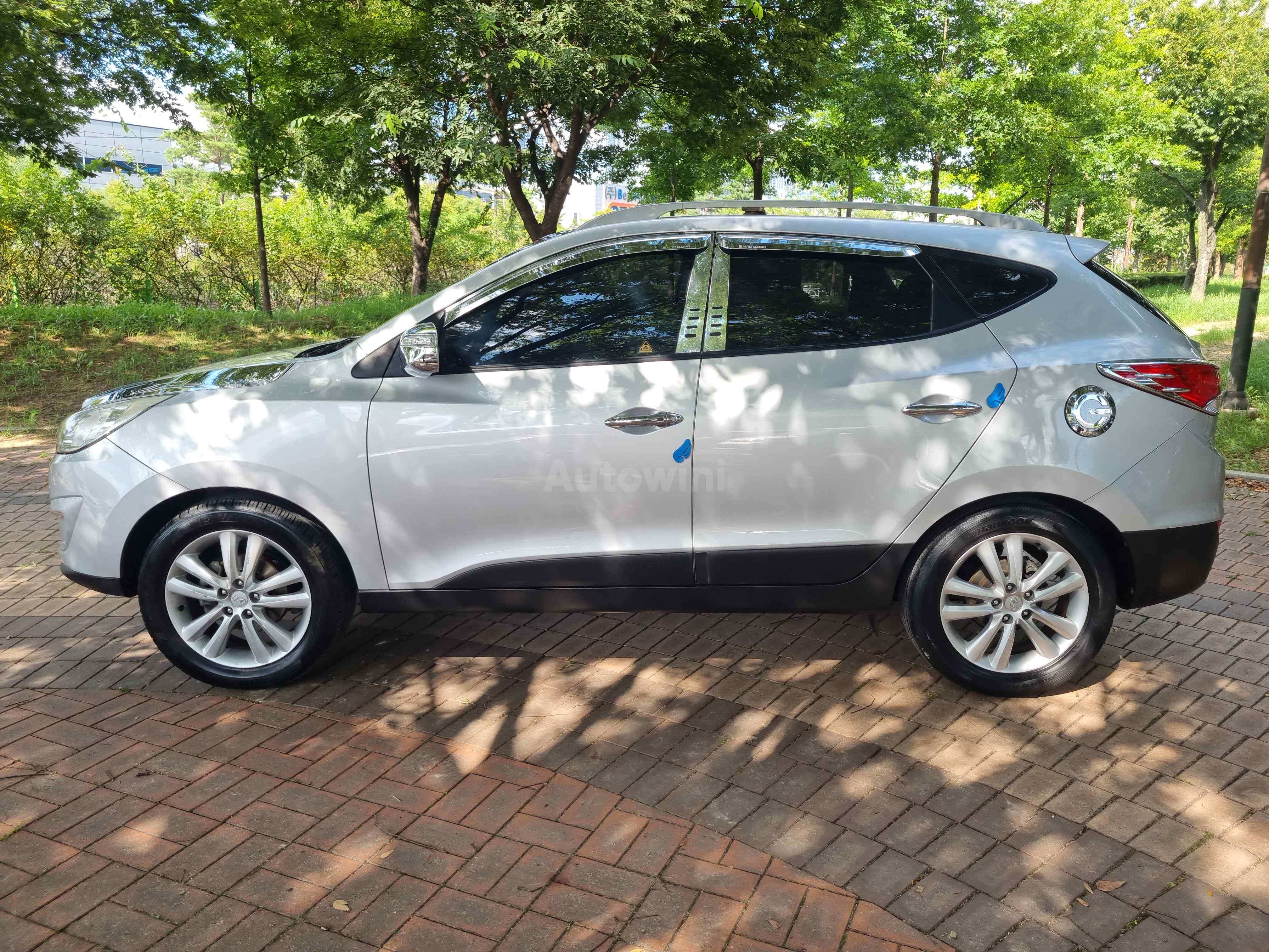 2010 HYUNDAI TUCSON VIN: KMHJU81VBAU000705