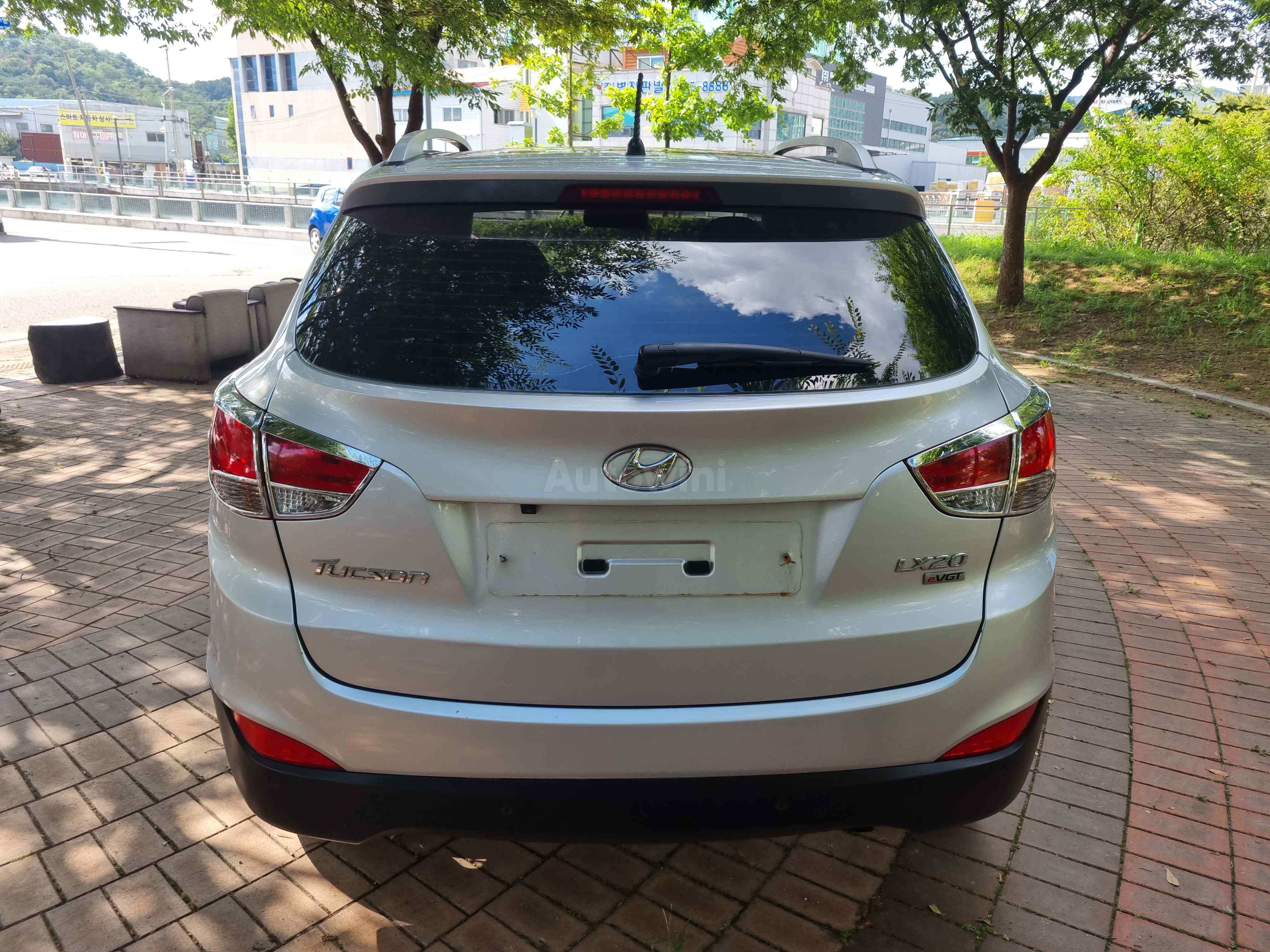 2010 HYUNDAI TUCSON VIN: KMHJU81VBAU000705