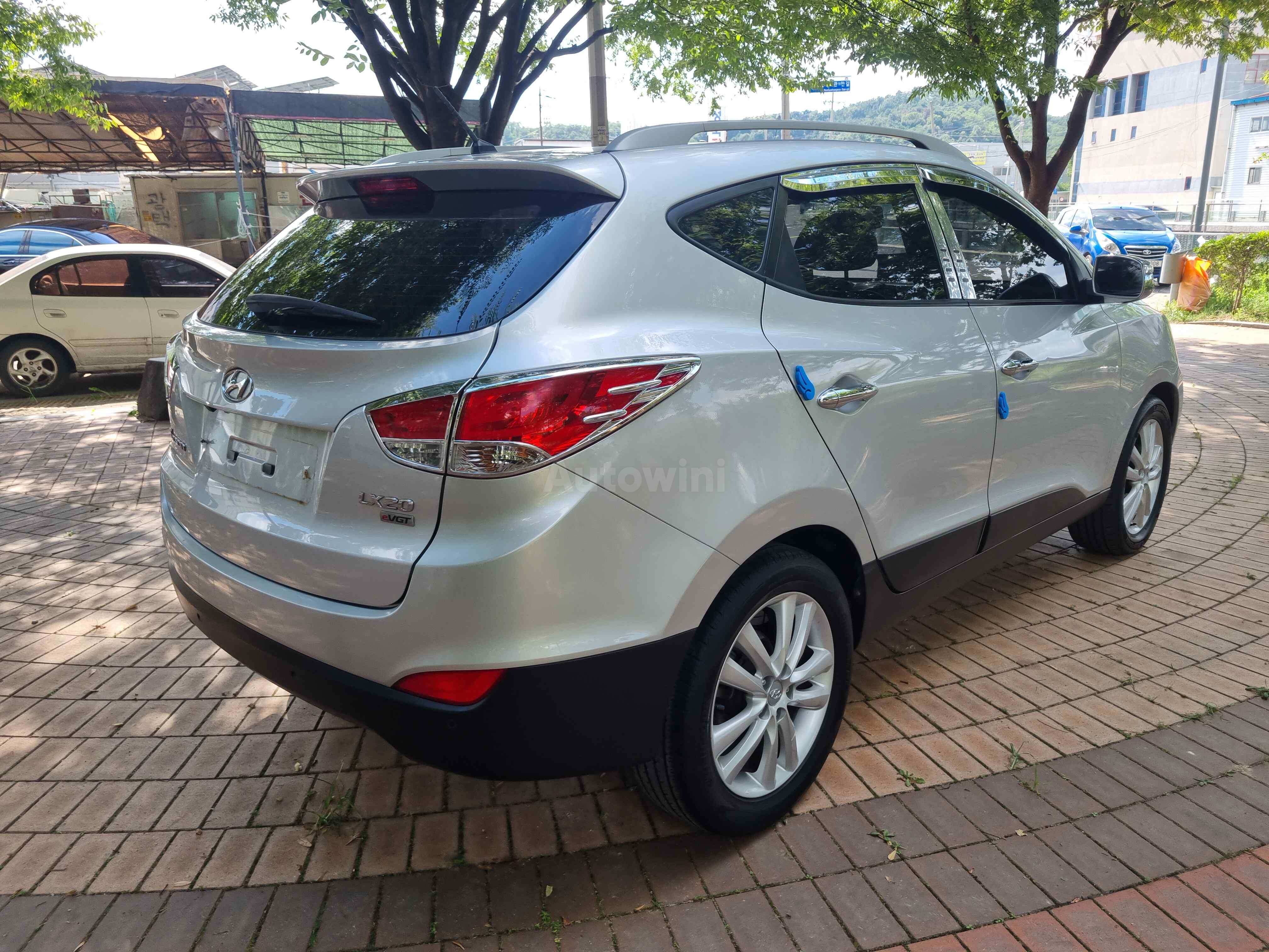 2010 HYUNDAI TUCSON VIN: KMHJU81VBAU000705