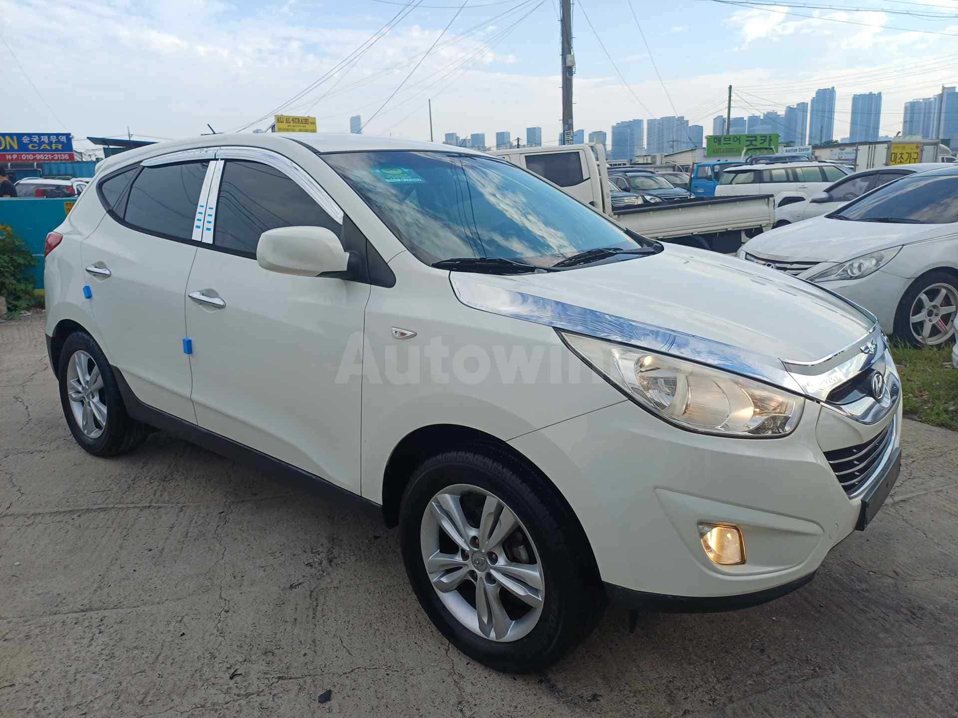 2011 HYUNDAI TUCSON VIN: KMHJT81VABU176558