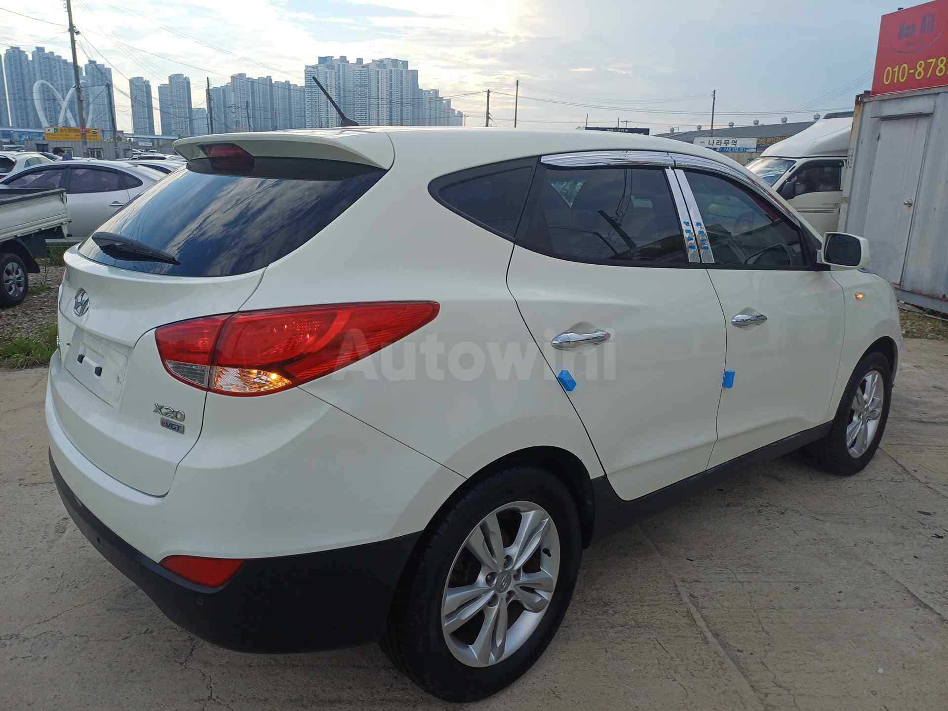 2011 HYUNDAI TUCSON VIN: KMHJT81VABU176558