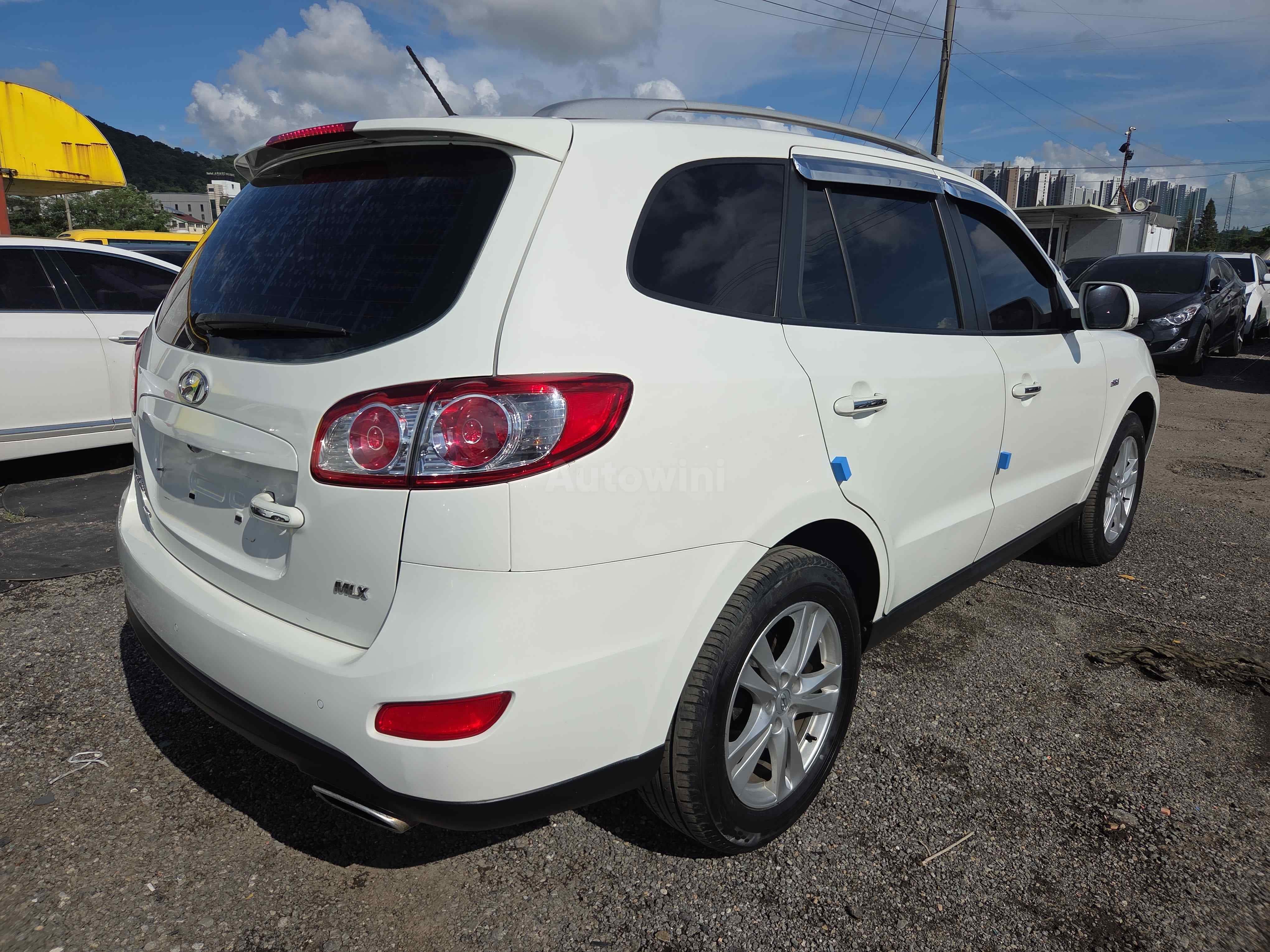 2011 HYUNDAI SANTAFE VIN: KMHSJ81XDBU647493