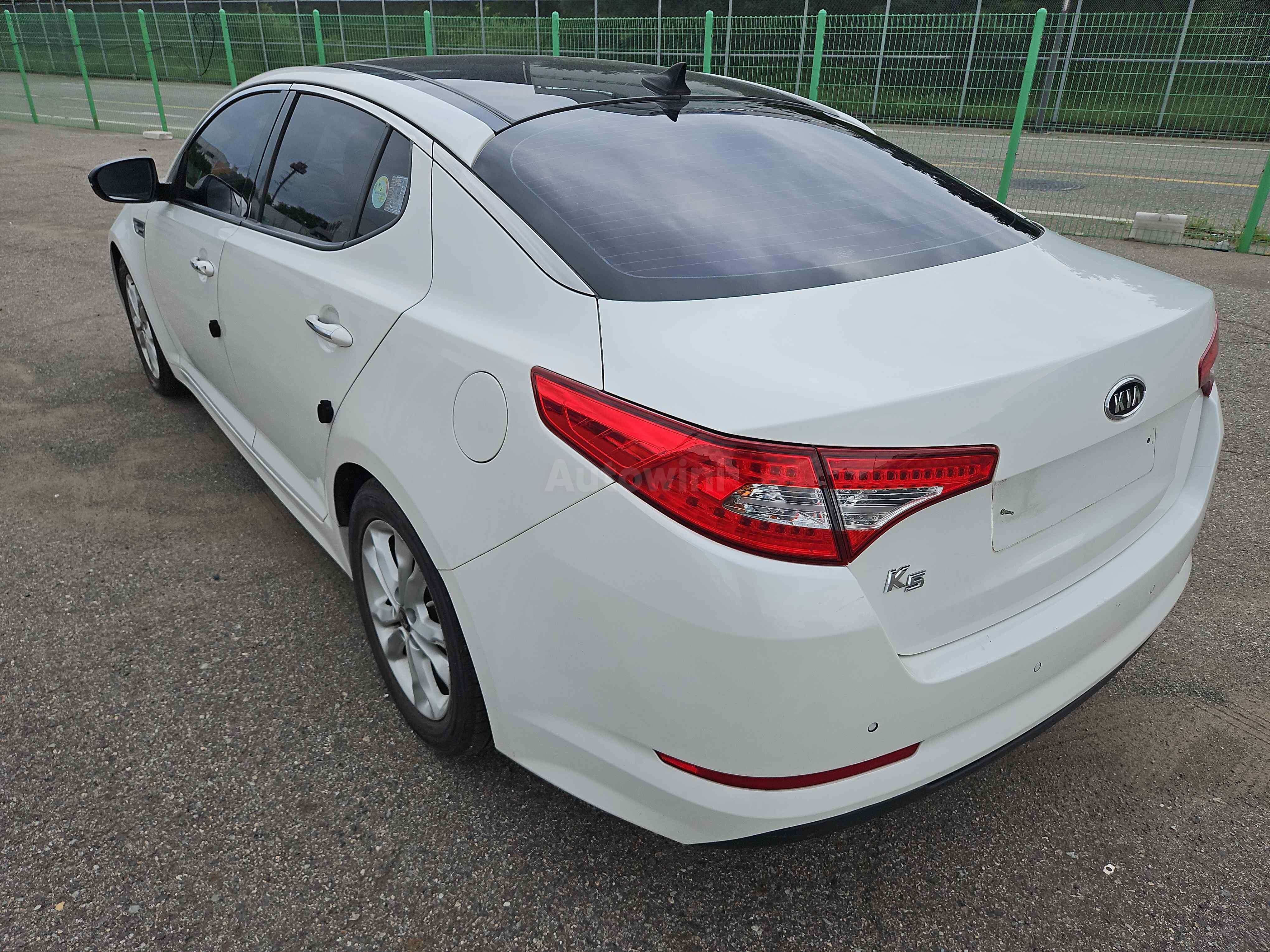 2011 KIA K5 VIN: KNAGN411BBA063200