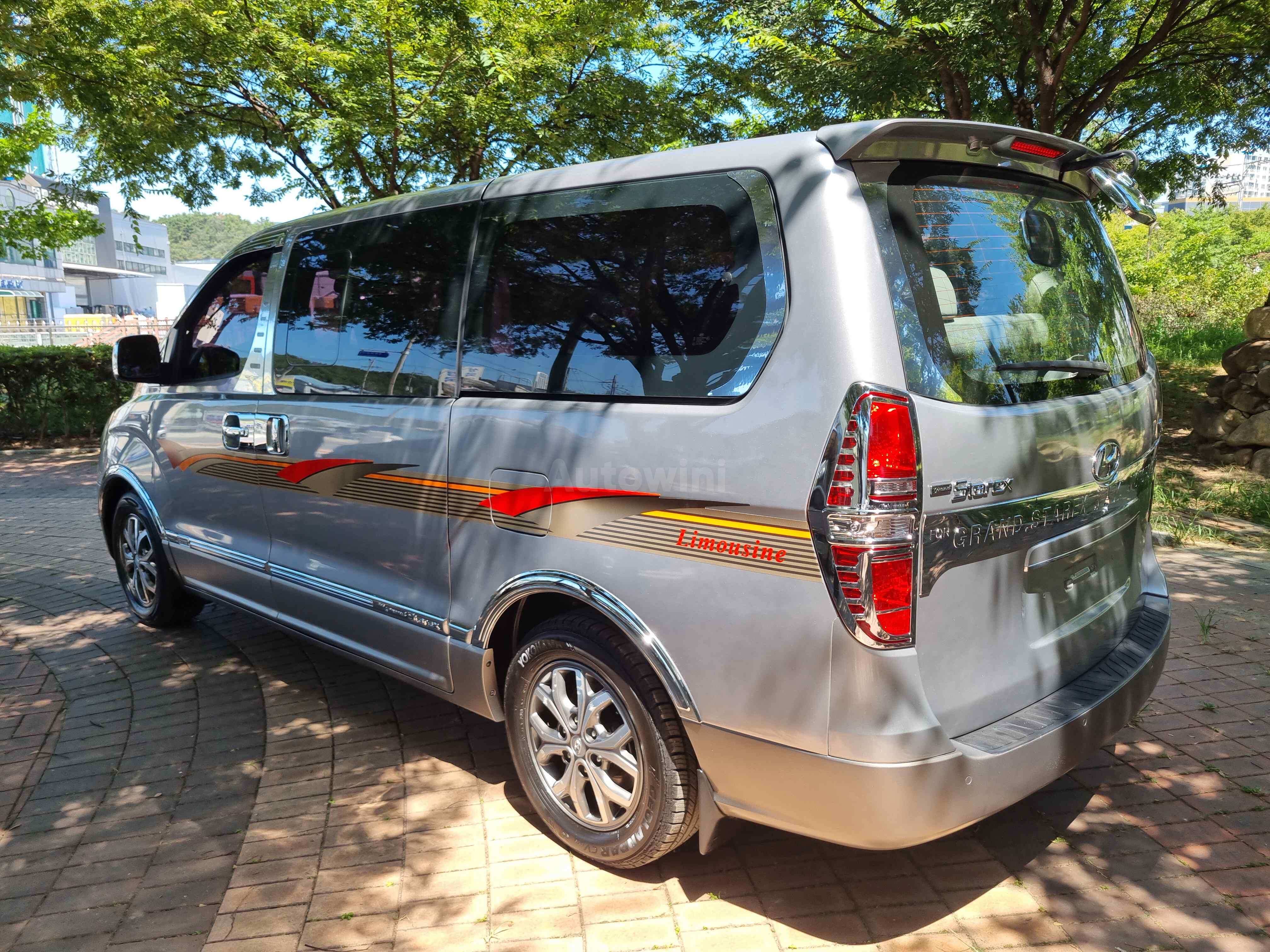 2018 HYUNDAI STAREX VIN: KMJWA37KBJU936111