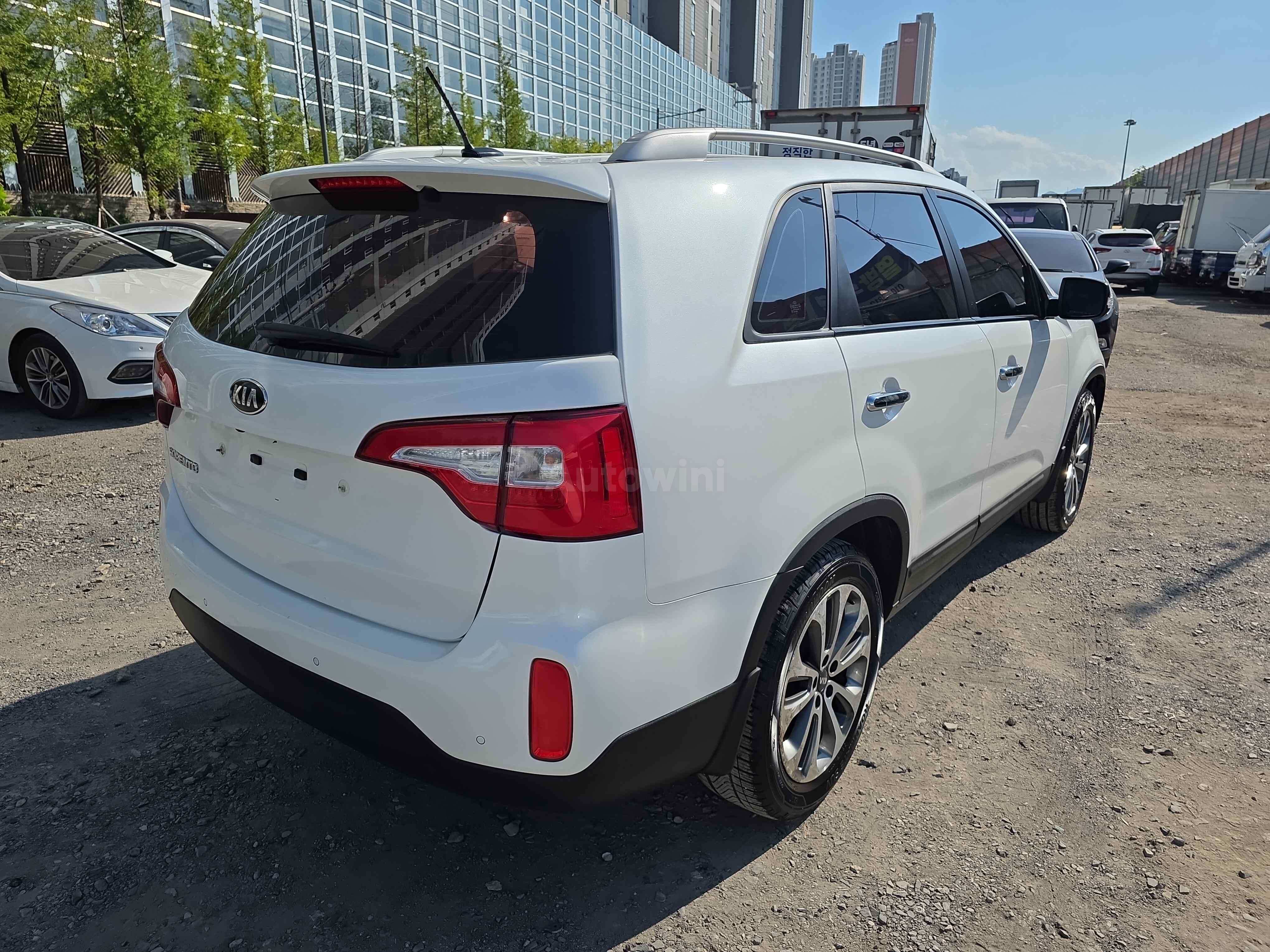 2013 KIA SORENTO VIN: KNAKU814BDA393091