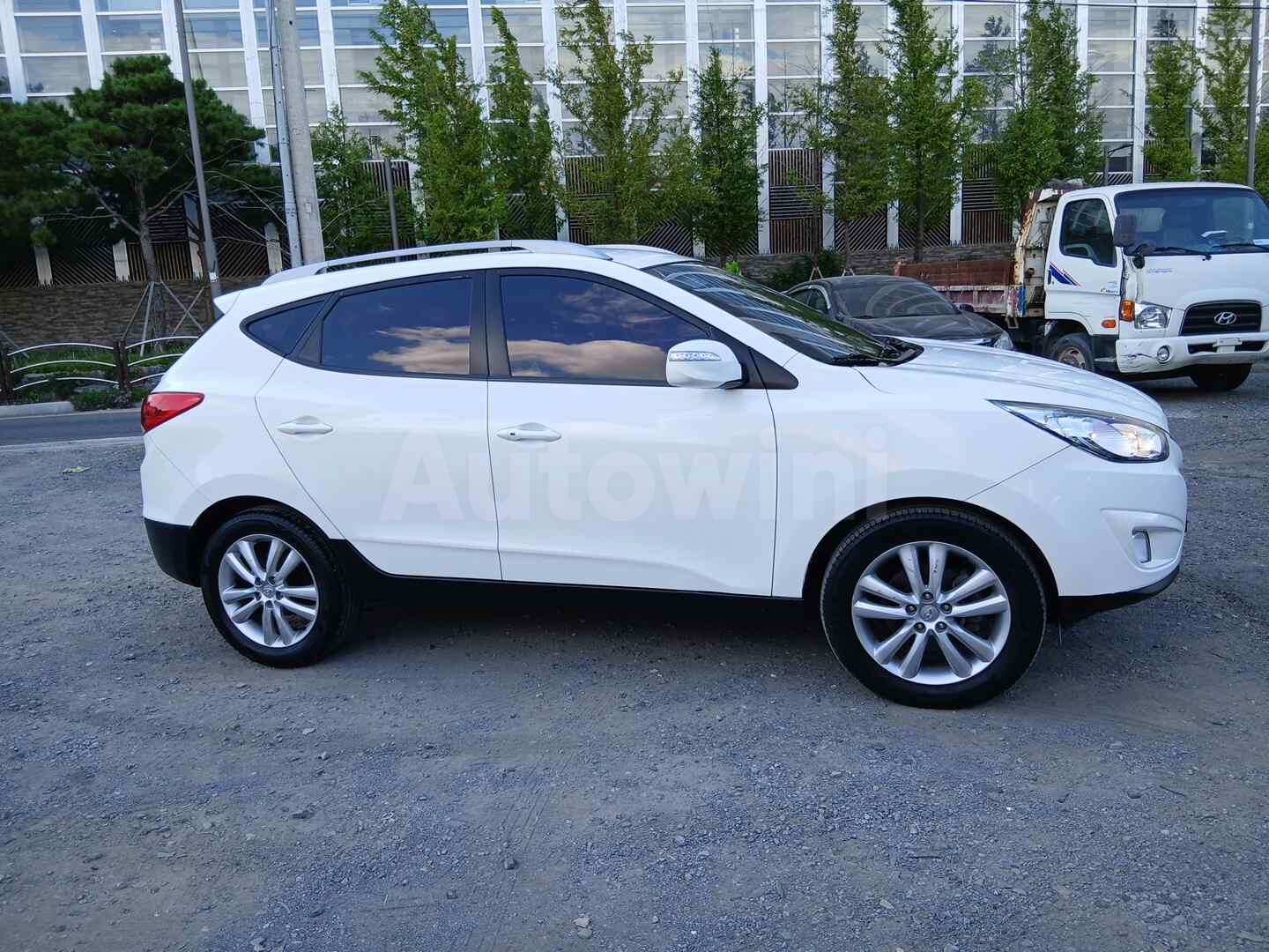 2013 HYUNDAI TUCSON VIN: KMHJT81VBDU663277