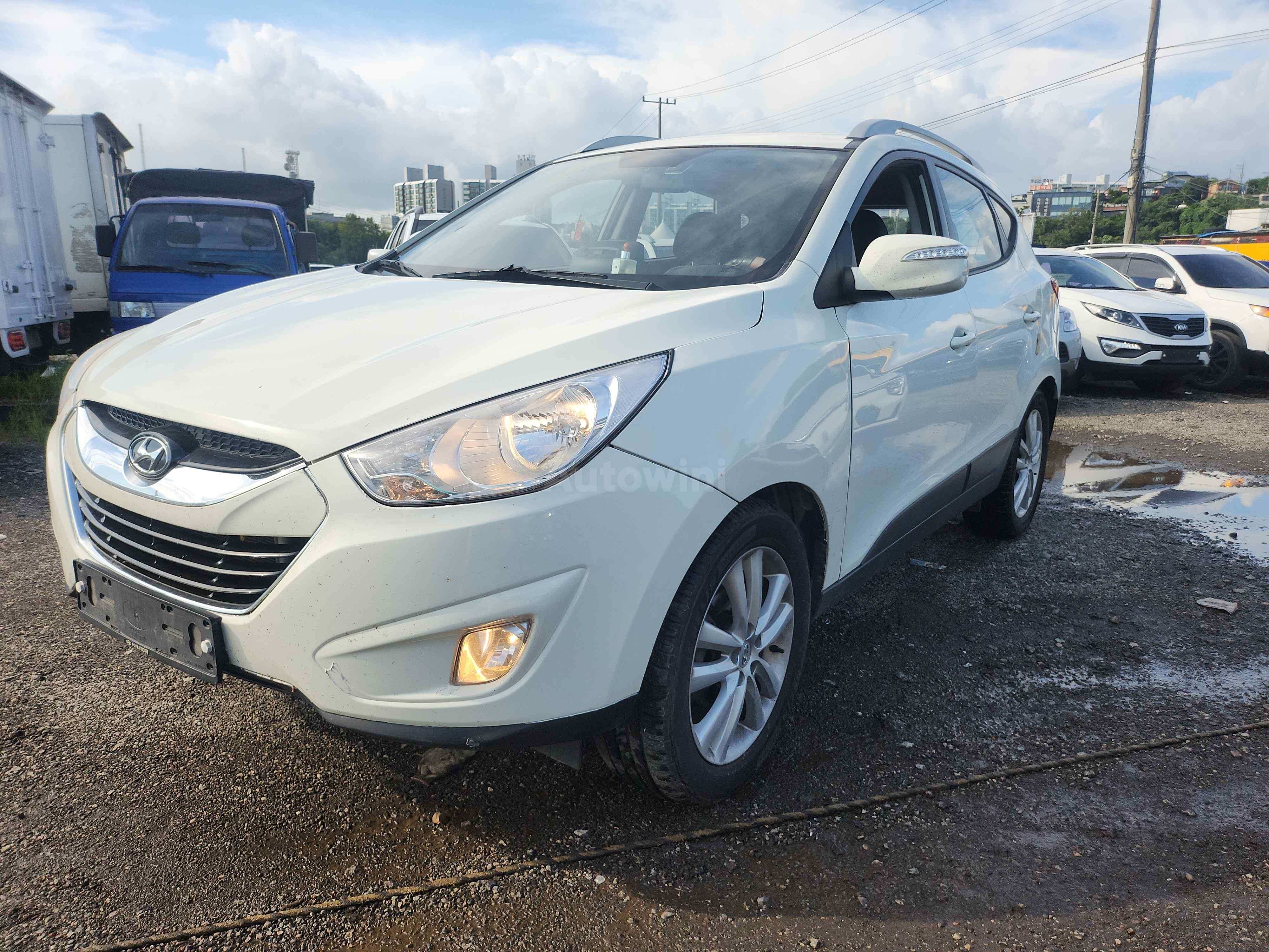 2011 HYUNDAI TUCSON VIN: KMHJU81VBBU113605