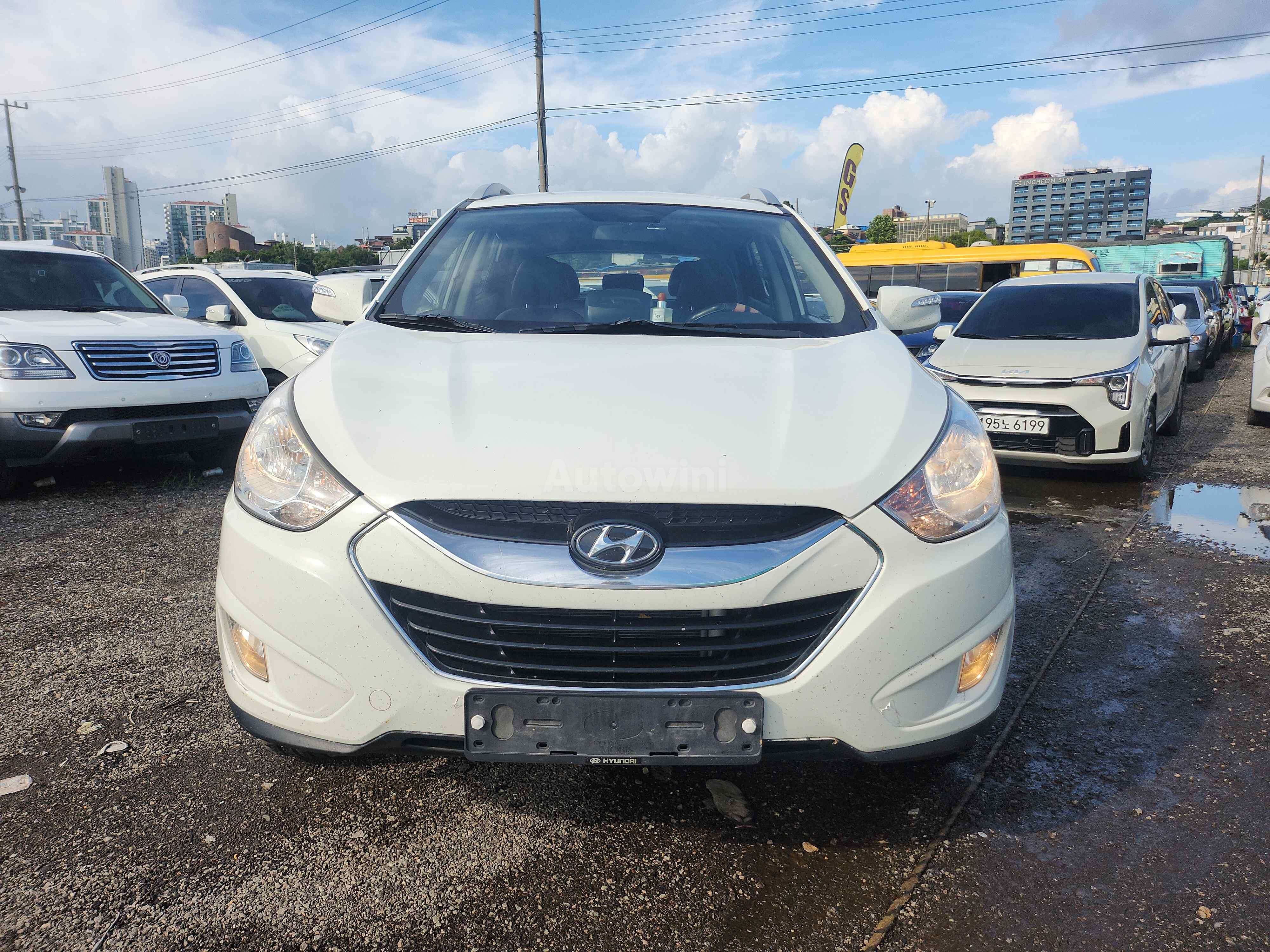 2011 HYUNDAI TUCSON VIN: KMHJU81VBBU113605