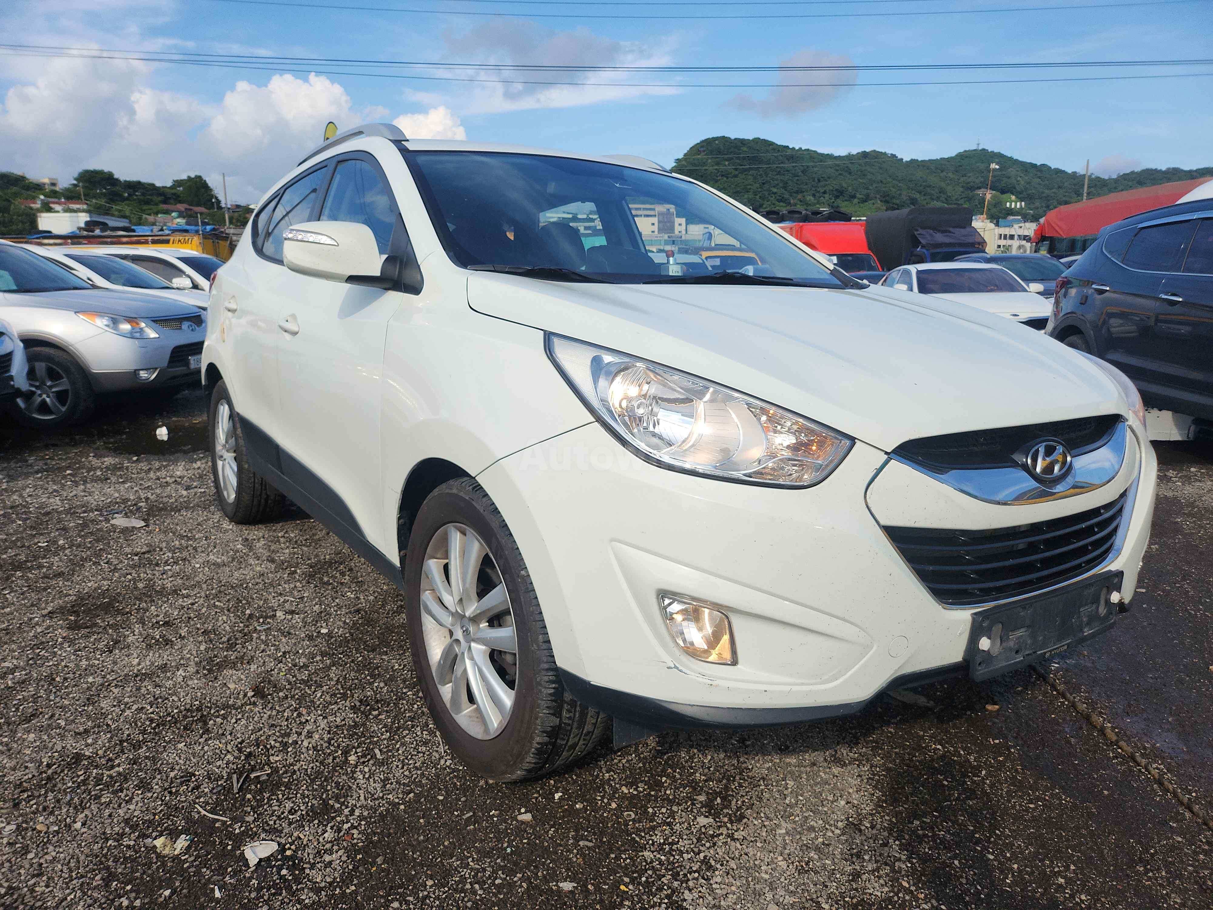 2011 HYUNDAI TUCSON VIN: KMHJU81VBBU113605