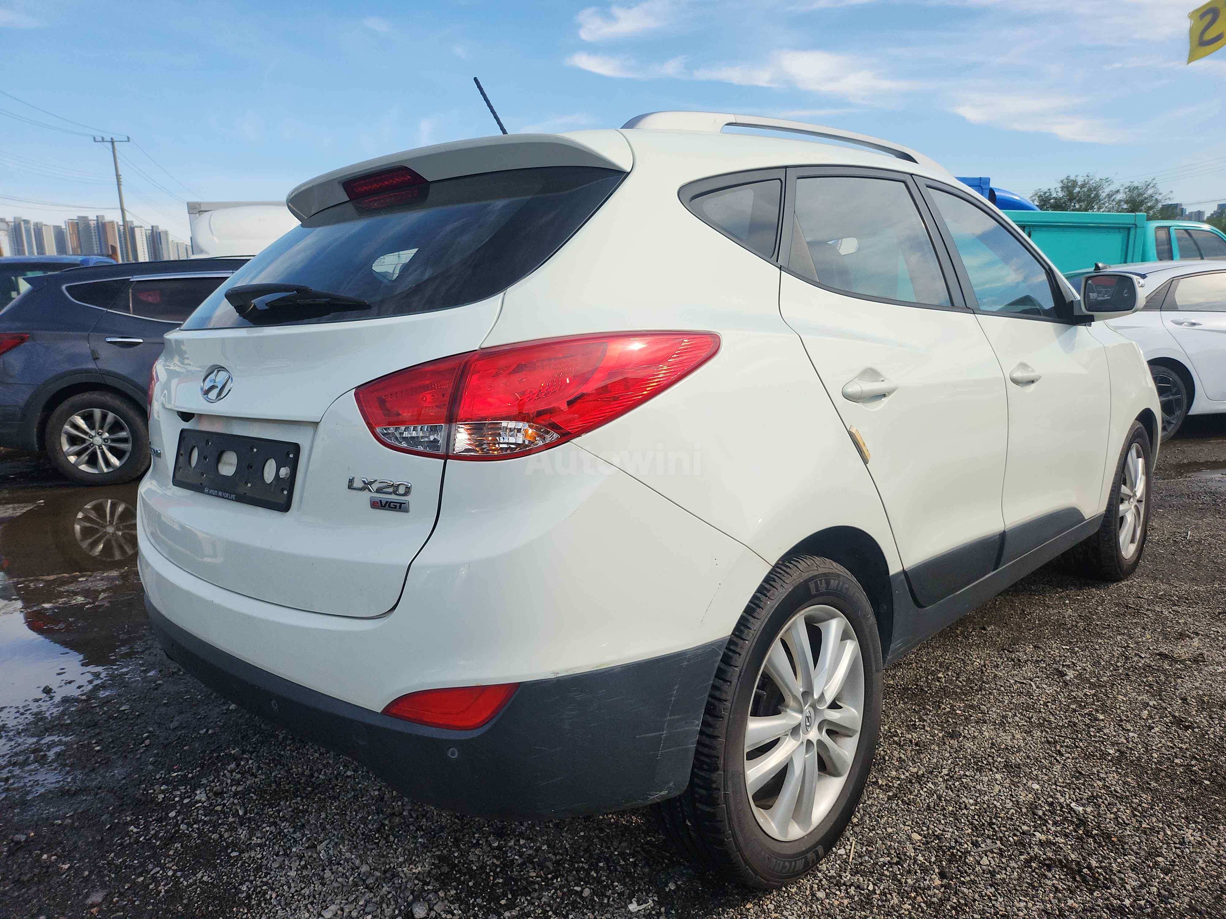 2011 HYUNDAI TUCSON VIN: KMHJU81VBBU113605
